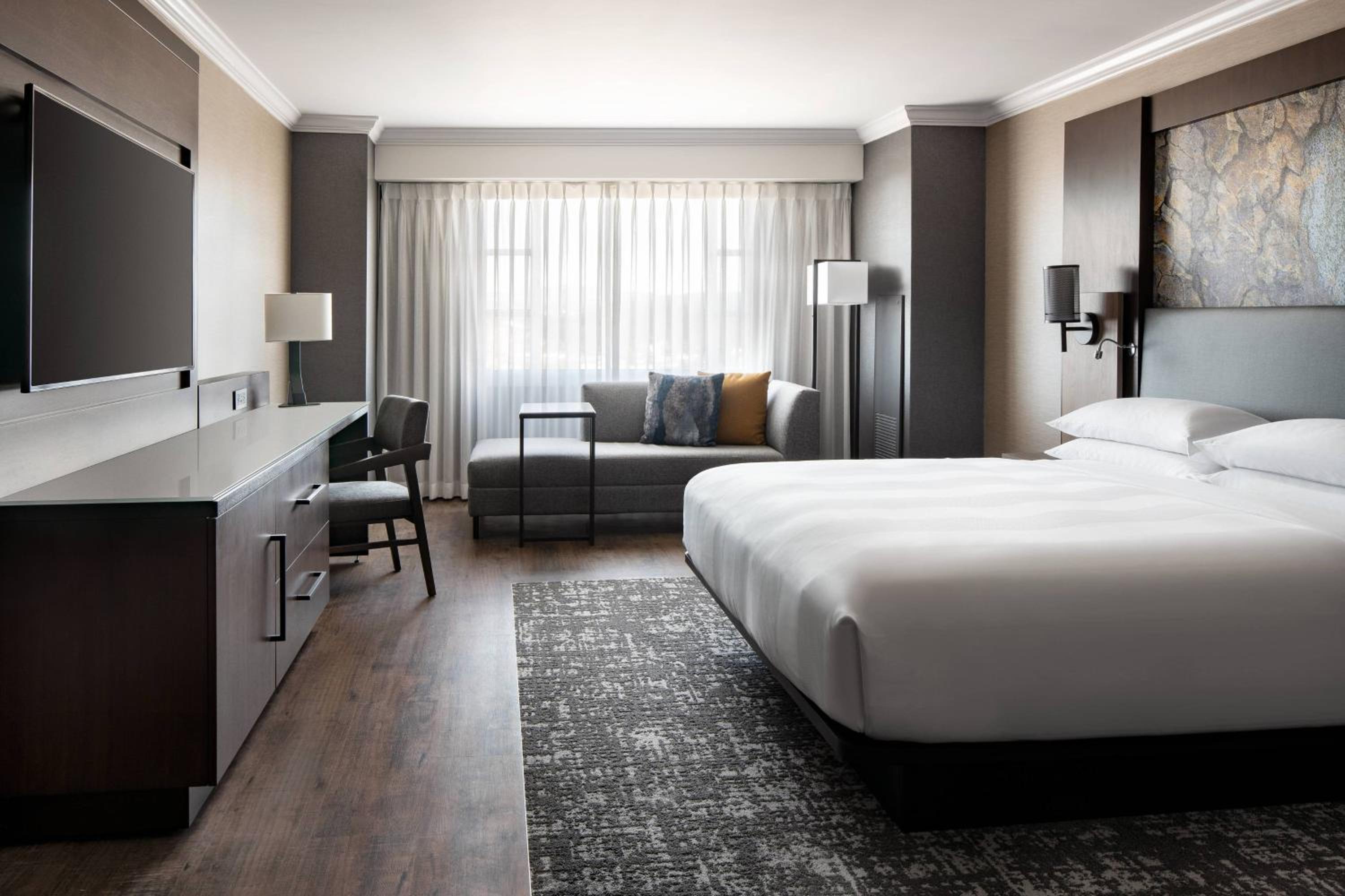 King Room with City View - Photo 1