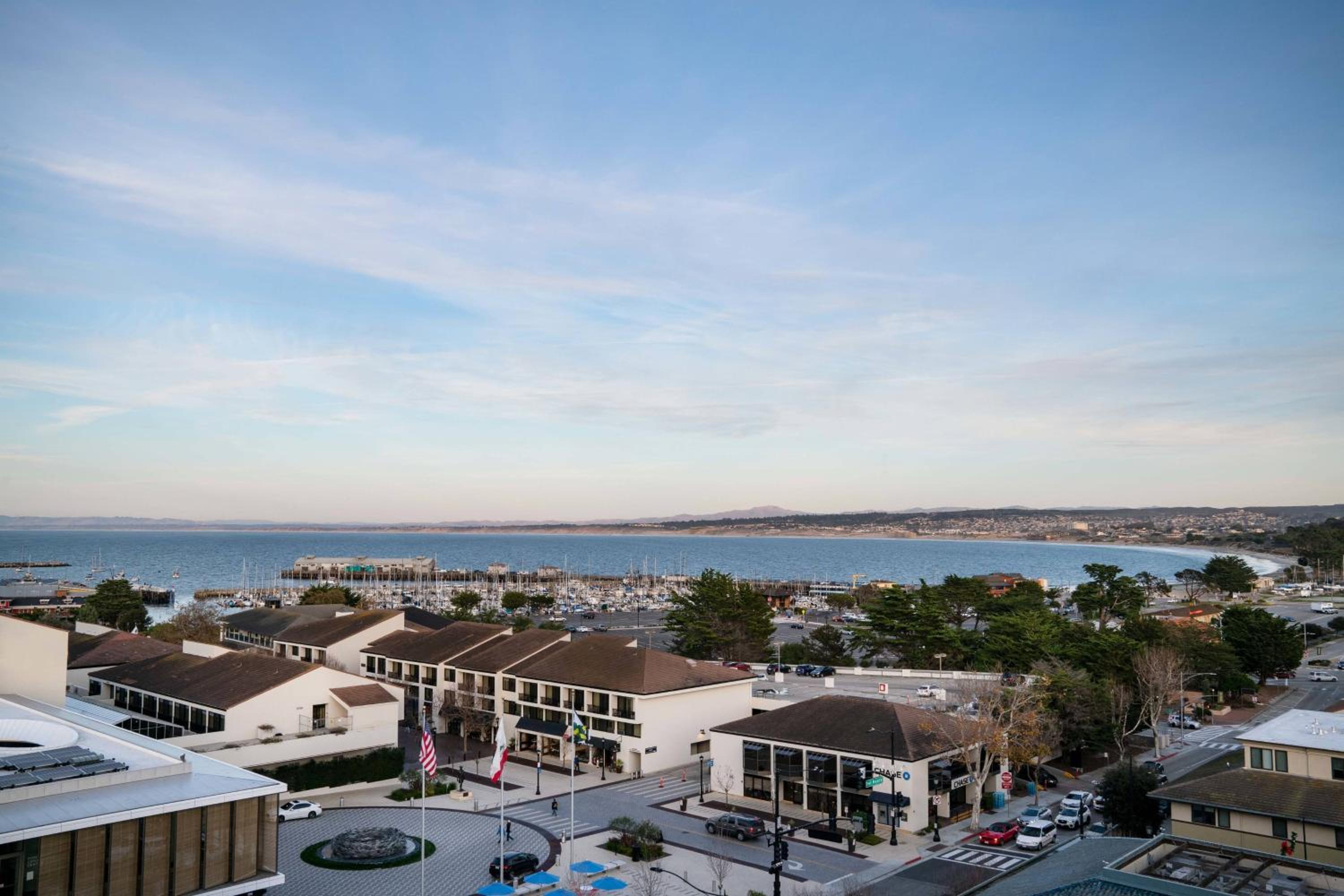 Double Room with Bay View - Photo 5