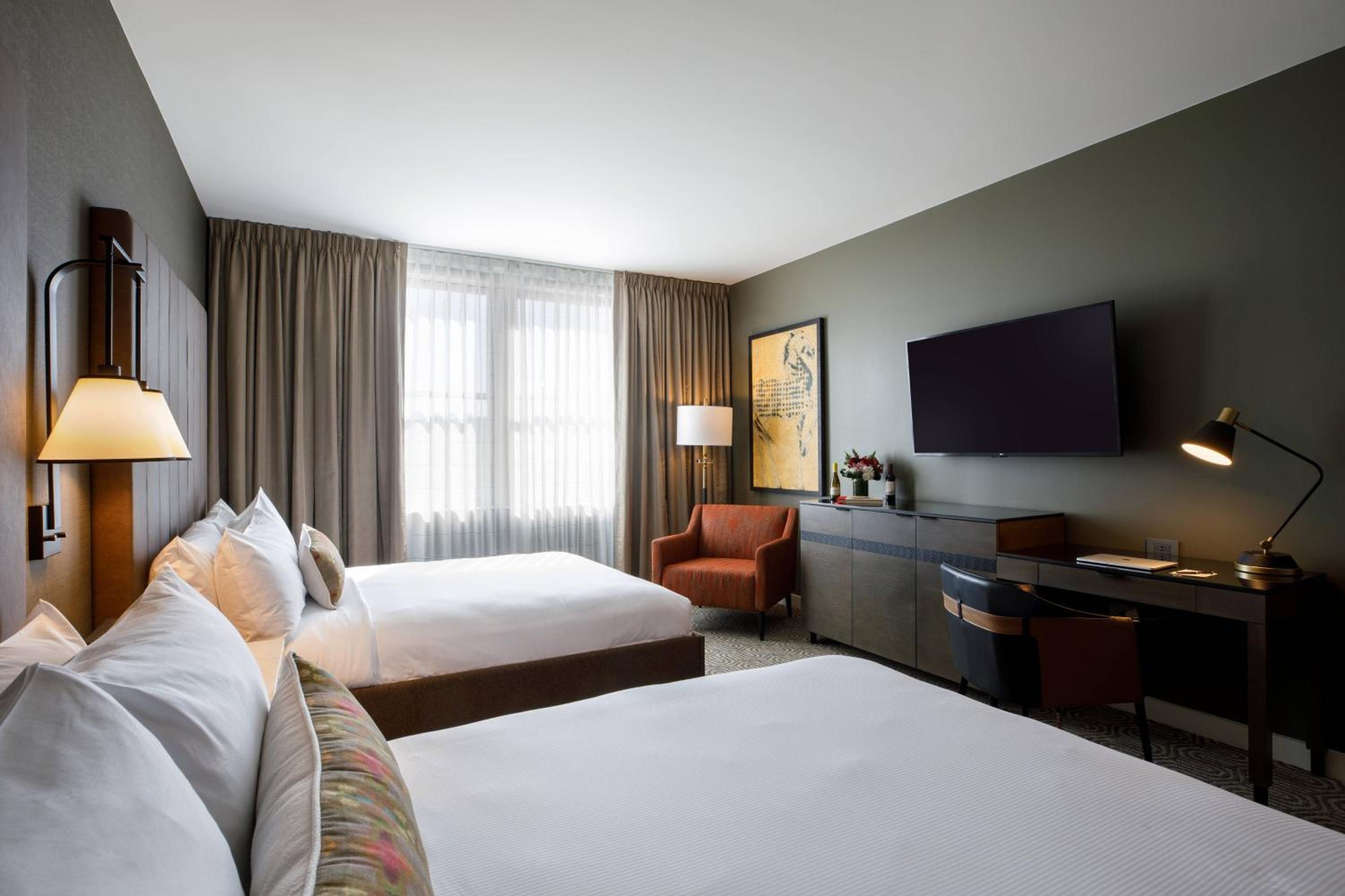 Deluxe Queen Room - Photo 2