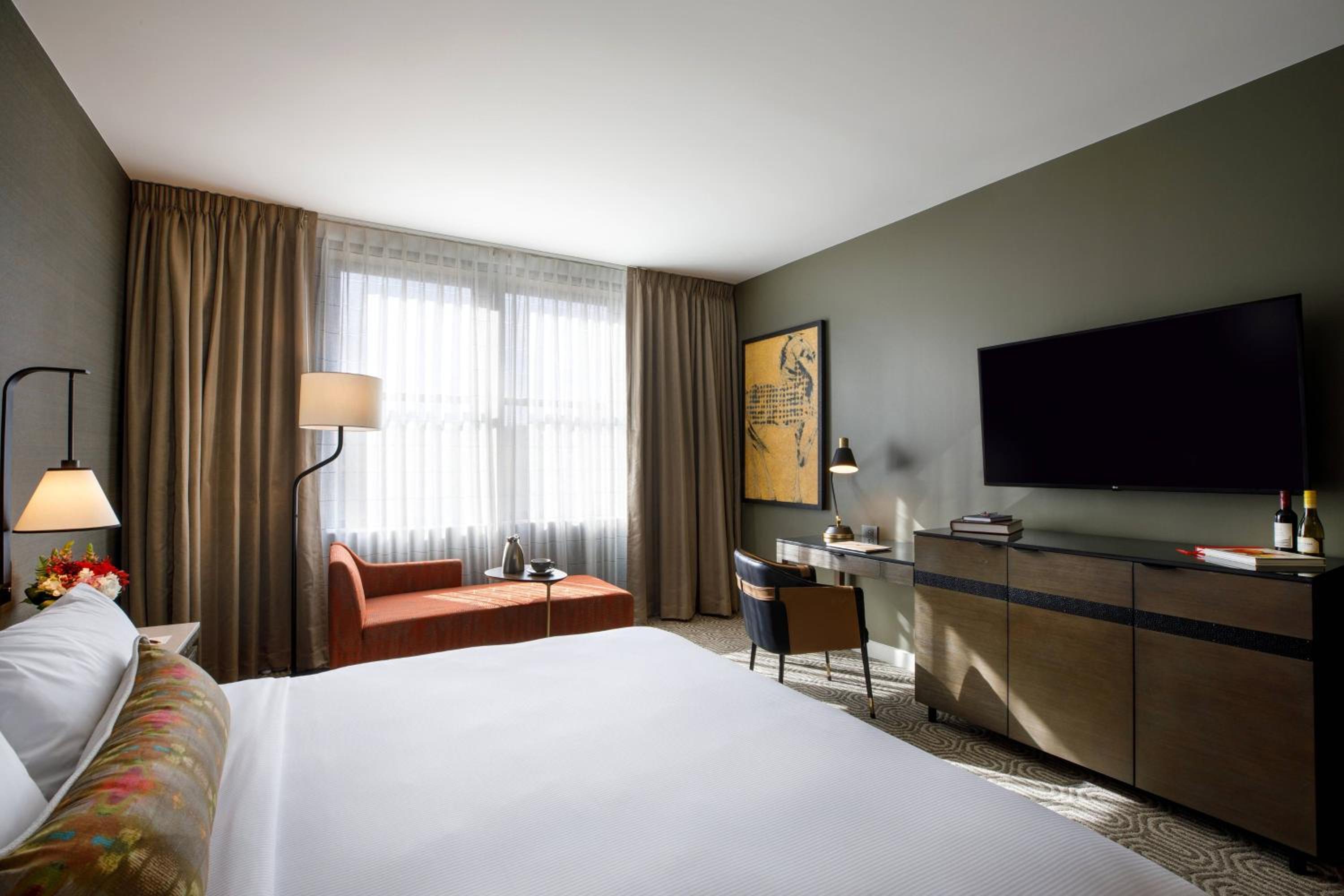 Executive King Room - Photo 6