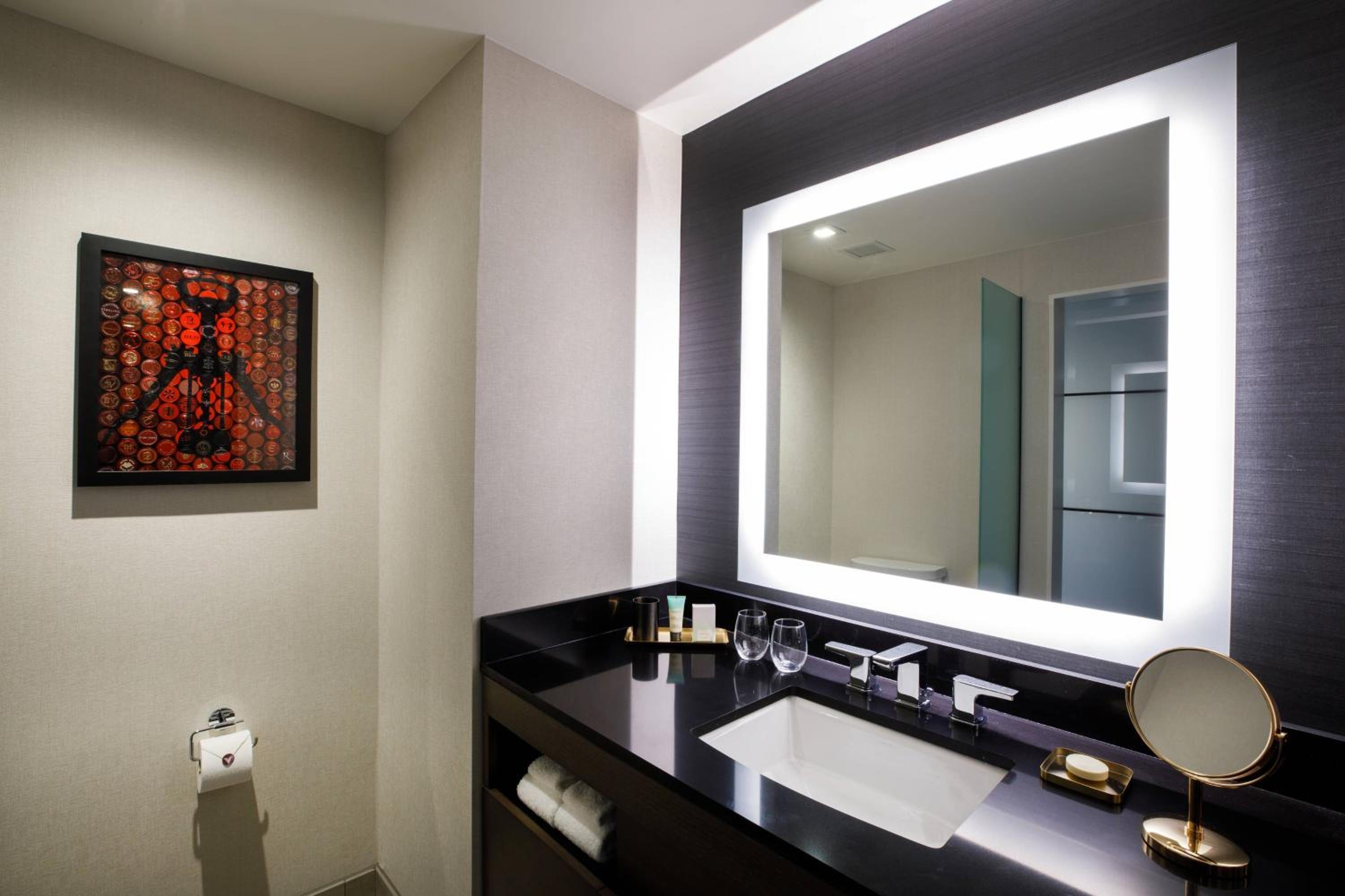 Deluxe King Room - Photo 6