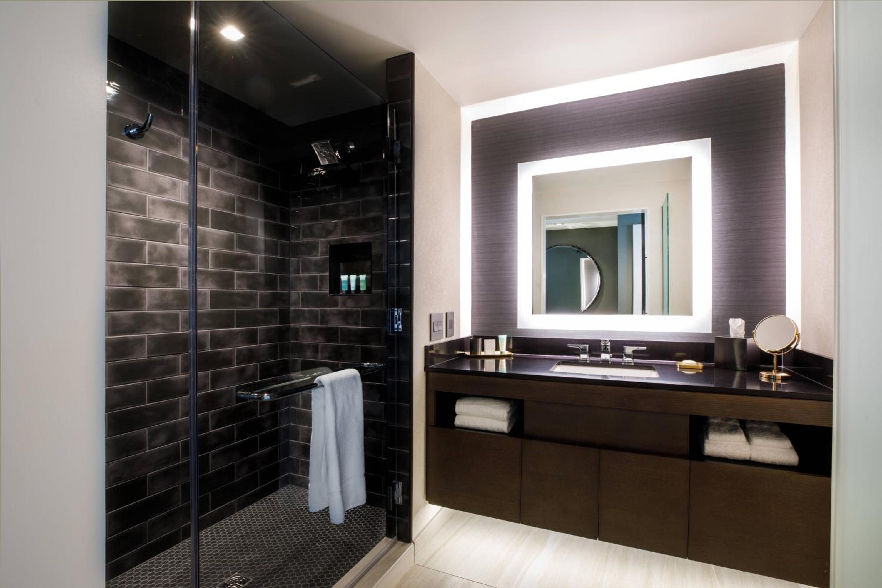 Executive King Room - Photo 2