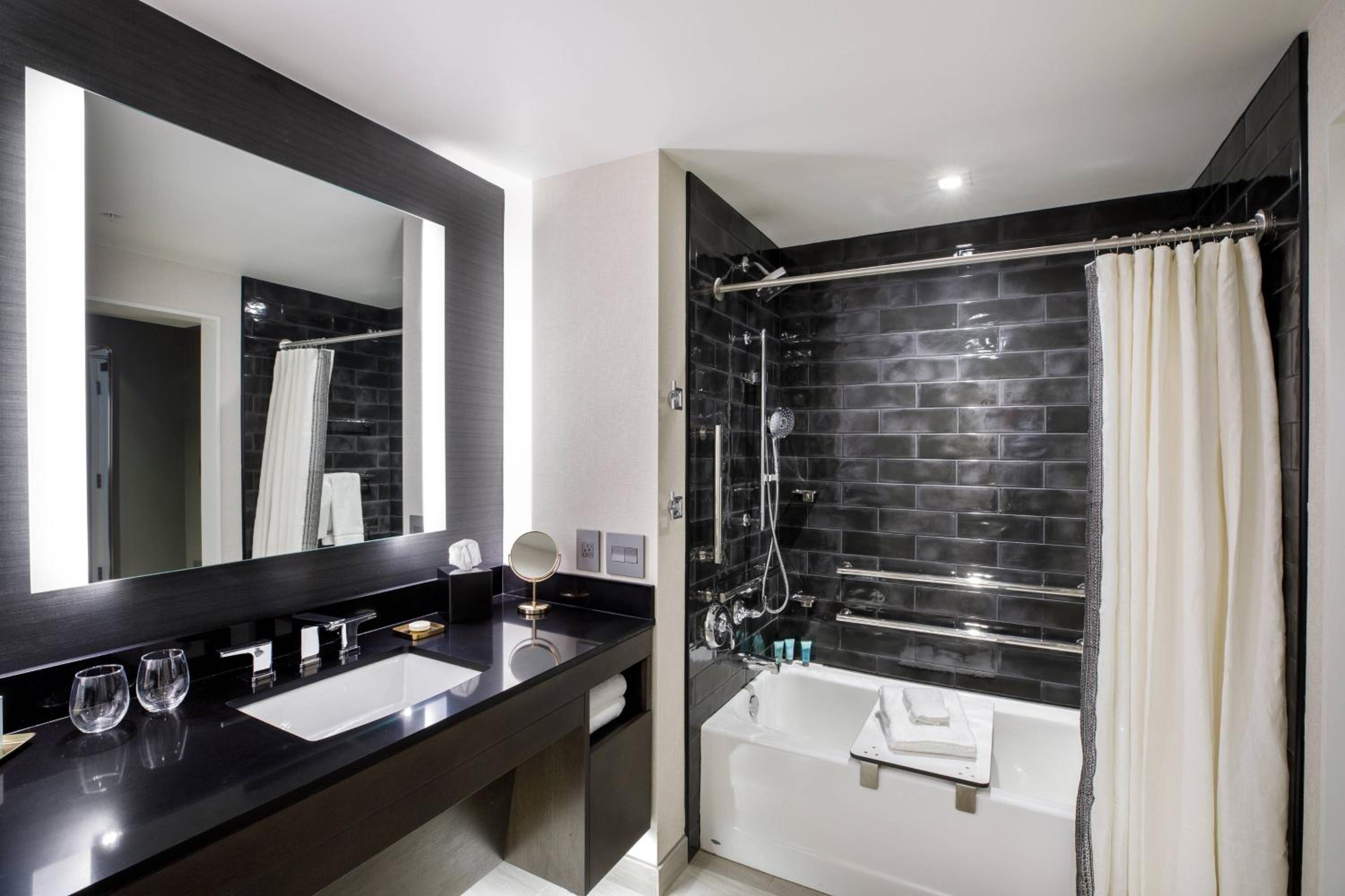 Executive King Room - Photo 3