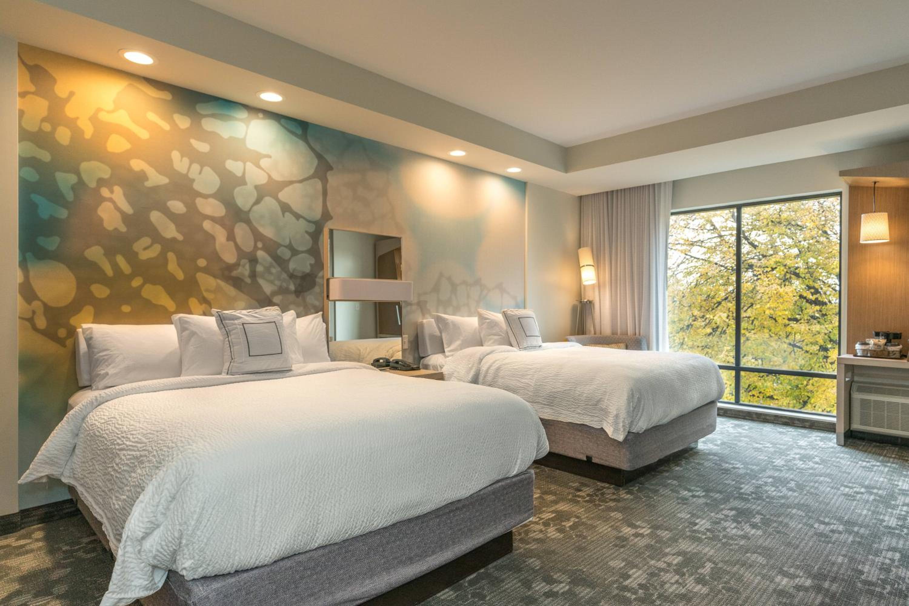 Queen Room with Two Queen Beds and Adapted Tub - Mobility and Hearing Accessible photo 1