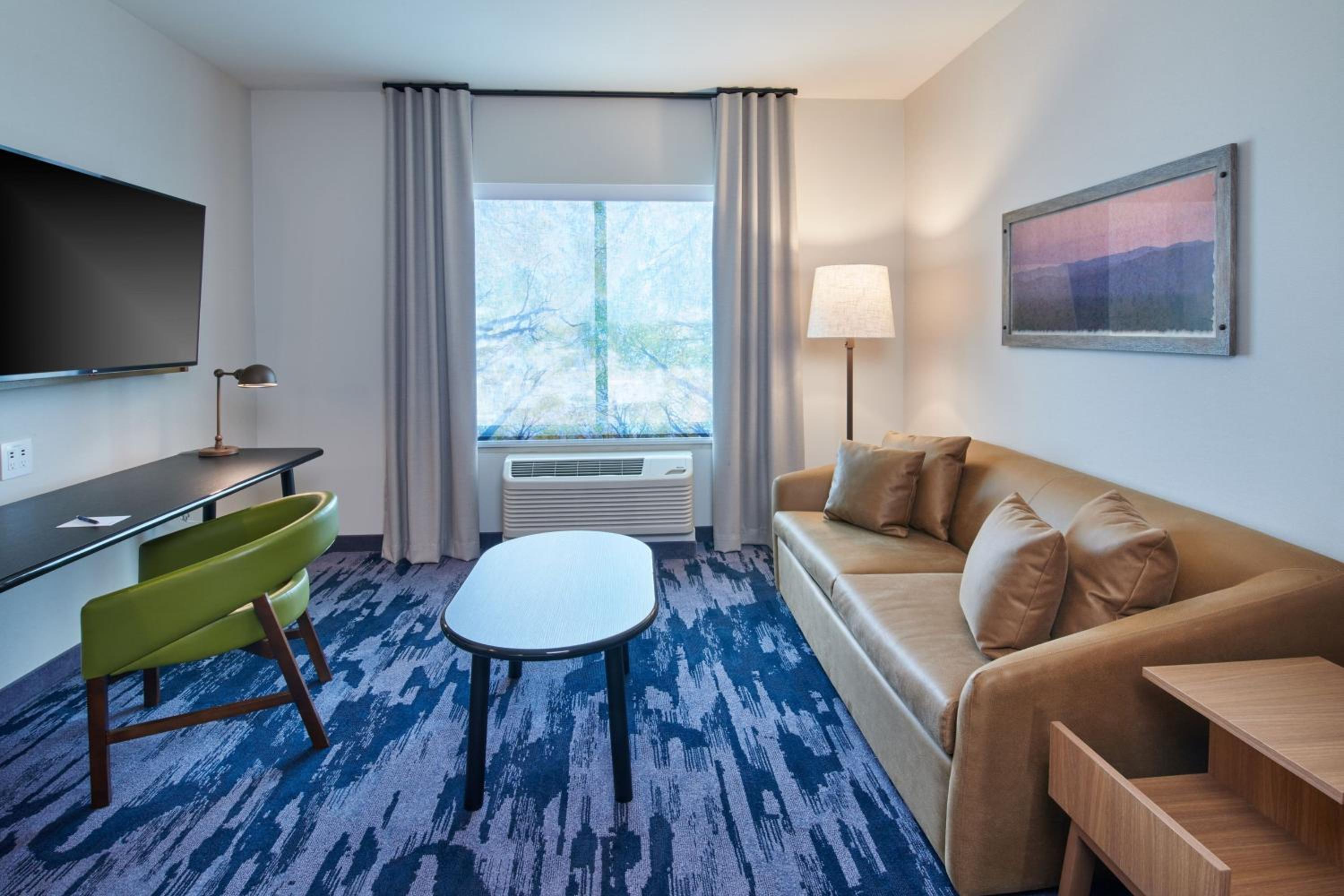 Queen Suite with Two Queen Beds, High Floor and Sofa Bed - Photo 1