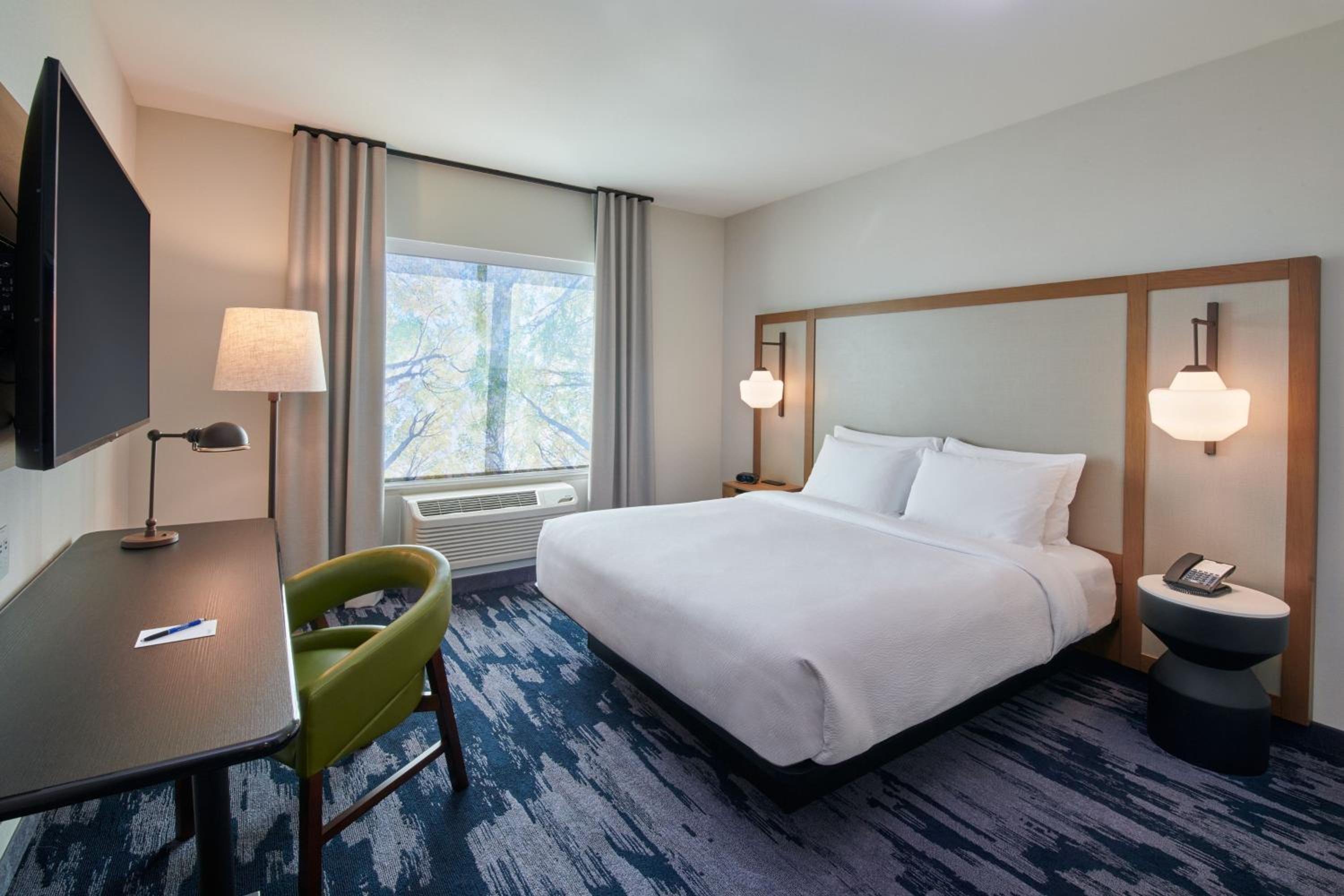 Guest Room, 1 King - Photo 2