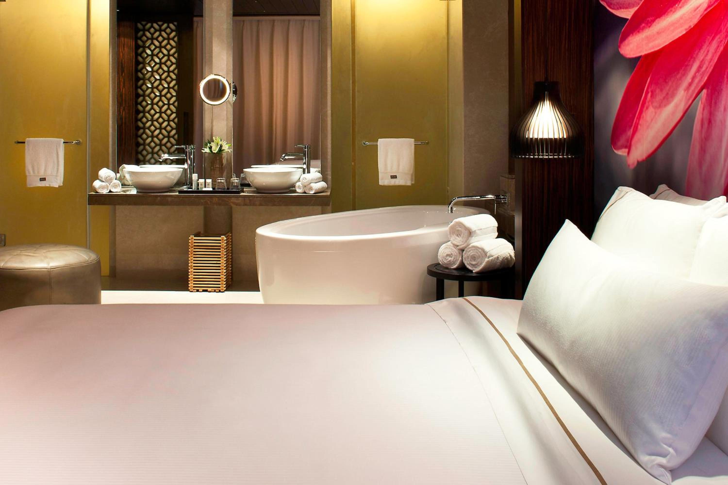 Deluxe Suite, Lounge Access, Two way Airport Transfer, 1 King Bed Deluxe Suite, Lounge Access, Two way Airport Transfer, 1 King Bed