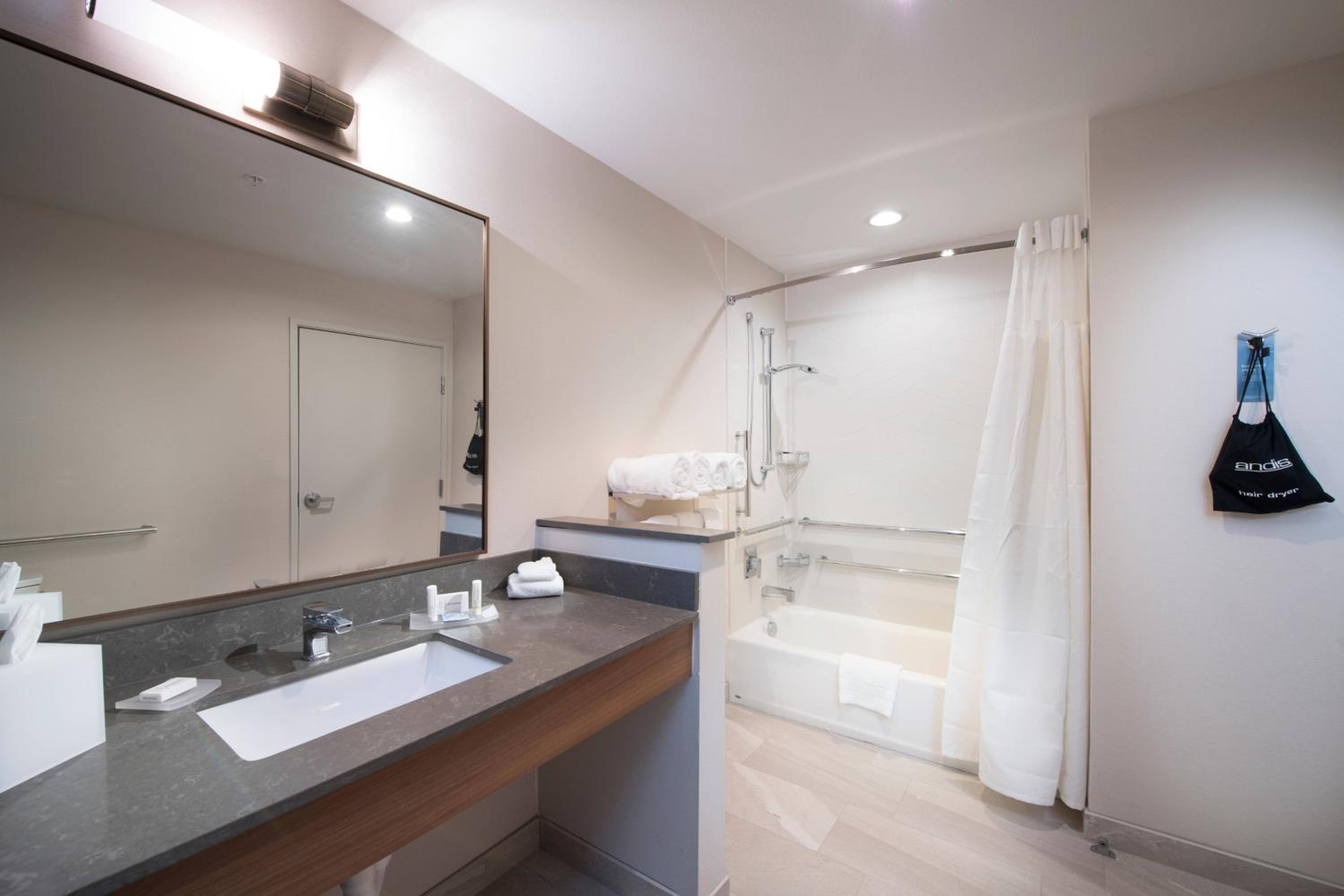 Guest room, 2 Queen - Photo 4