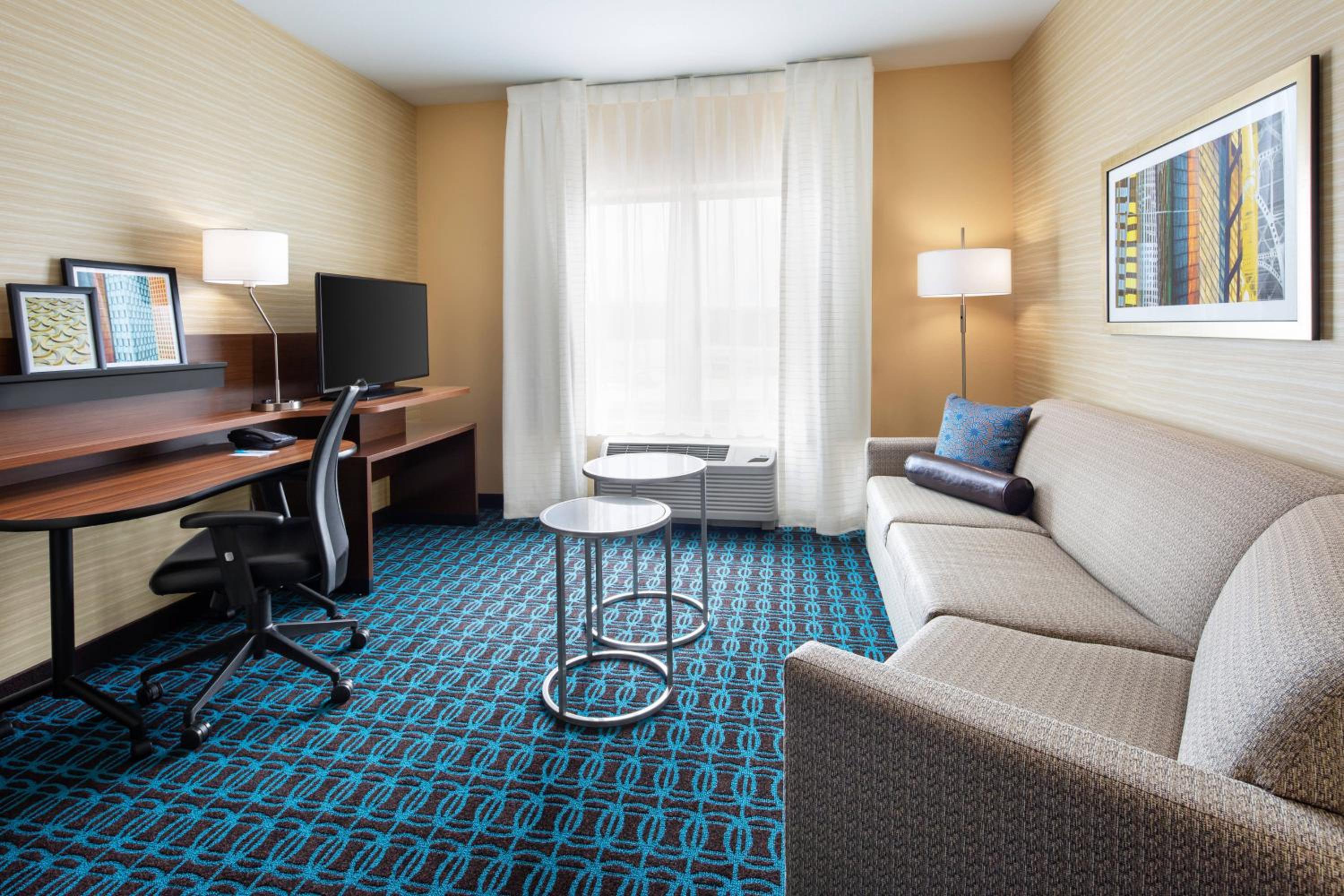 Executive King Suite with Sofa Bed - Photo 3