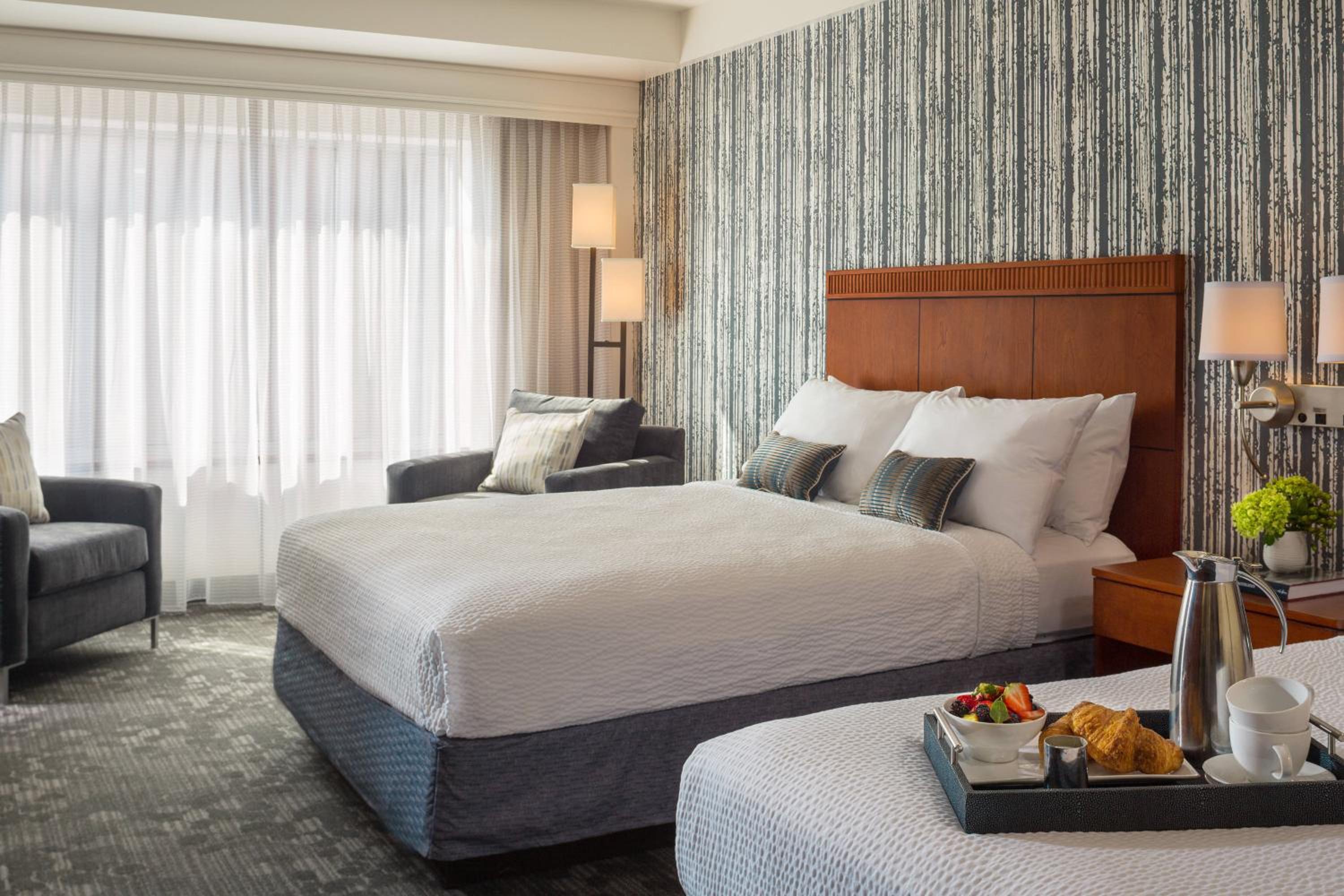 Queen Room with Two Queen Beds and City View - Photo 4