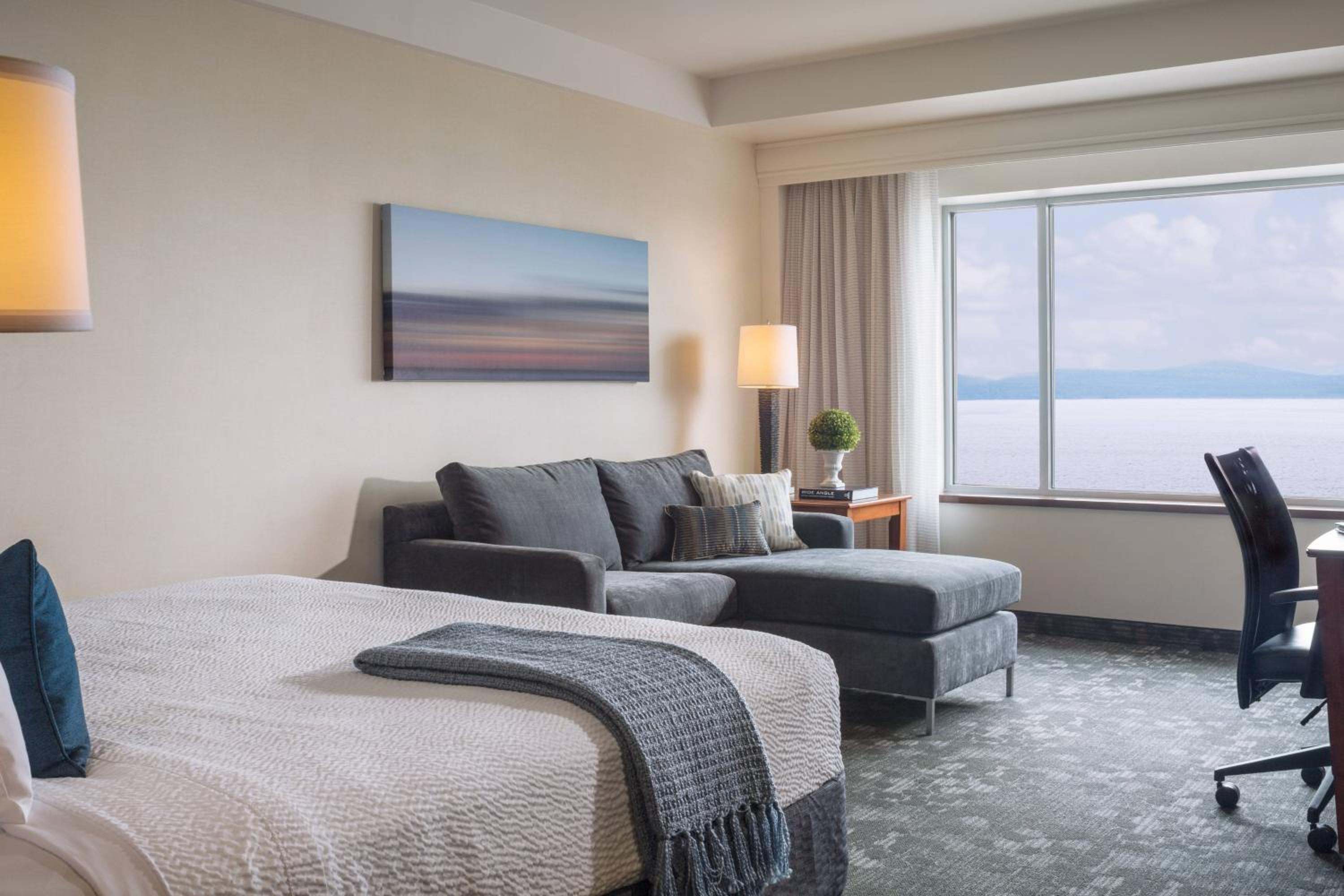 King Room with Lake View - Photo 2