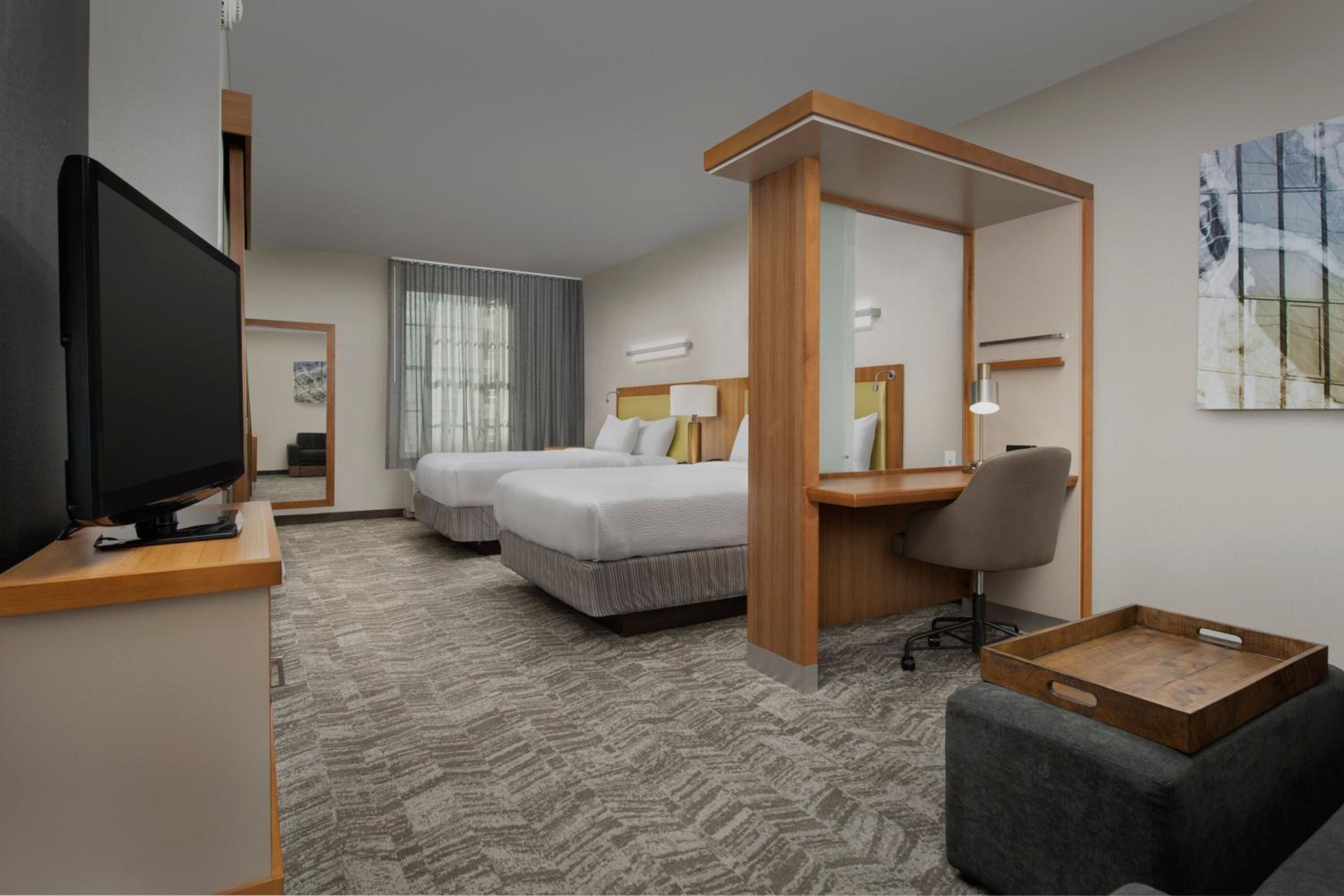 Studio with Two Queen Beds and Sofa Bed - Photo 3