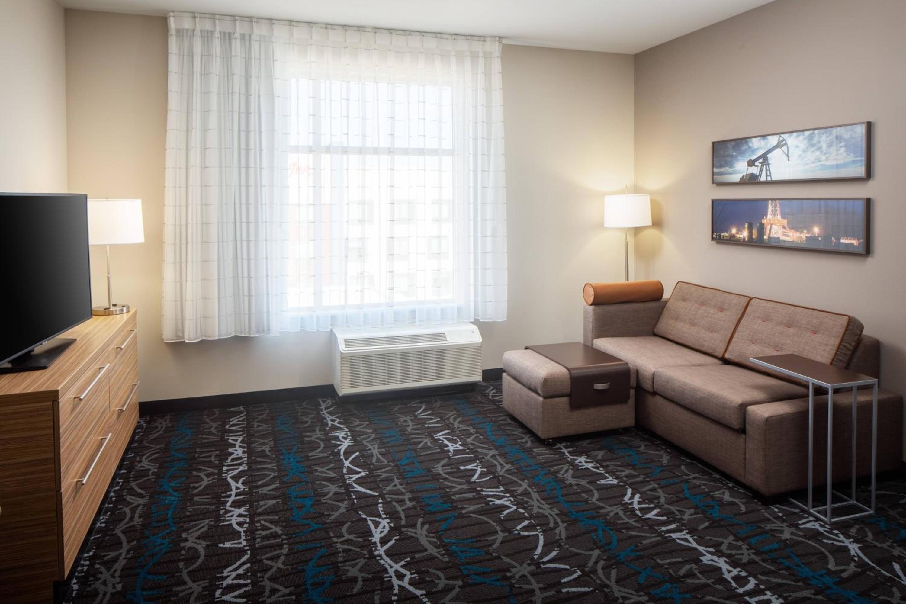 1 Bedroom Suite, 1 King, Sofa bed - Photo 5