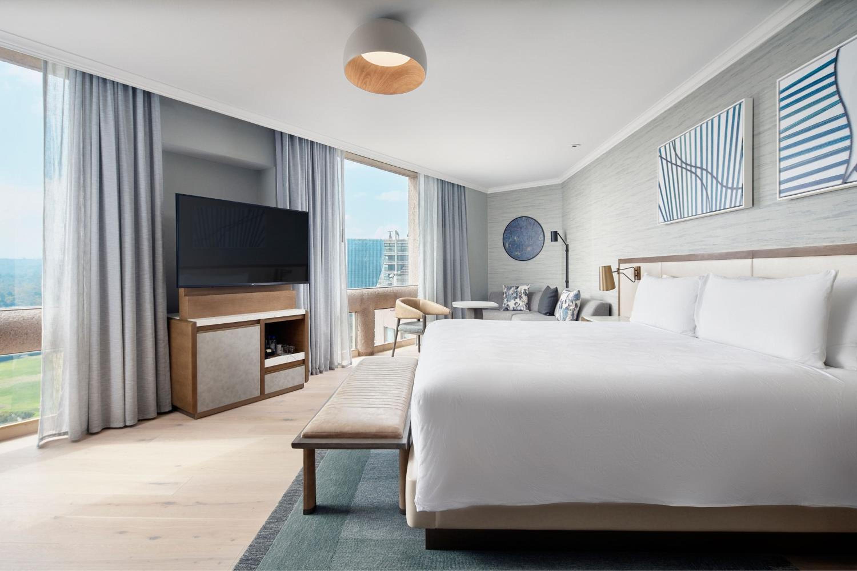 Corner King Suite with City View - Photo 1