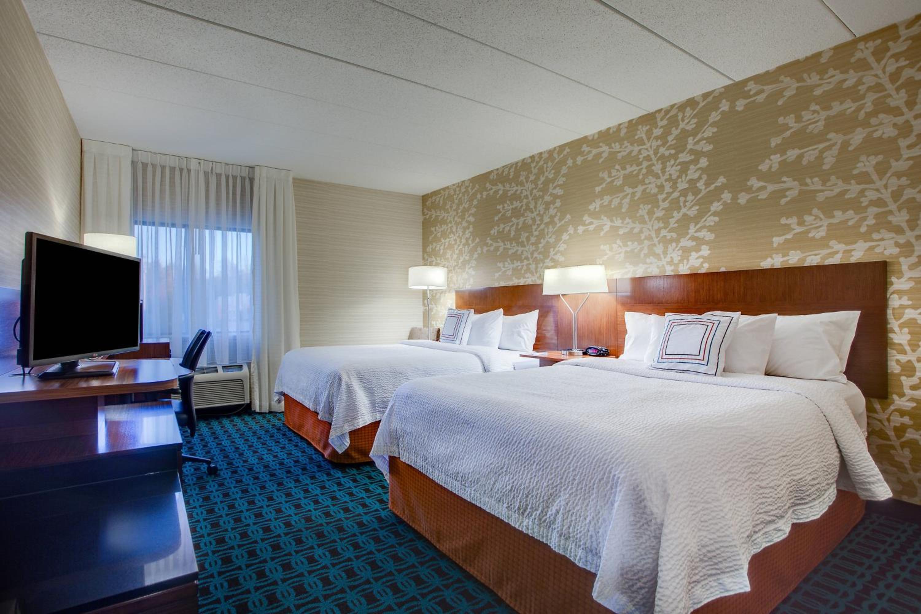 Queen Room with Two Queen Beds - Photo 1