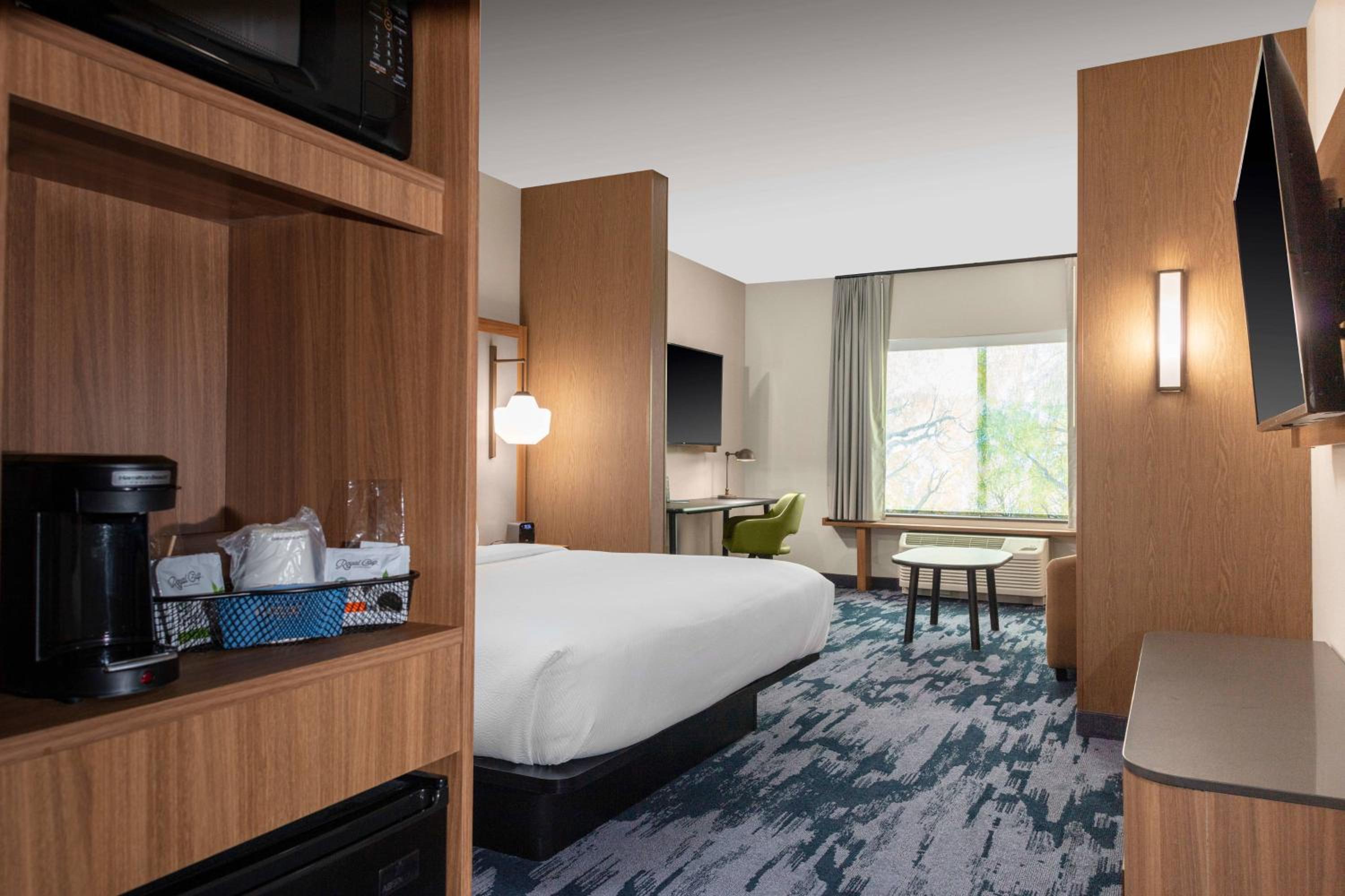 King Suite with Sofa Bed and River View - Photo 3