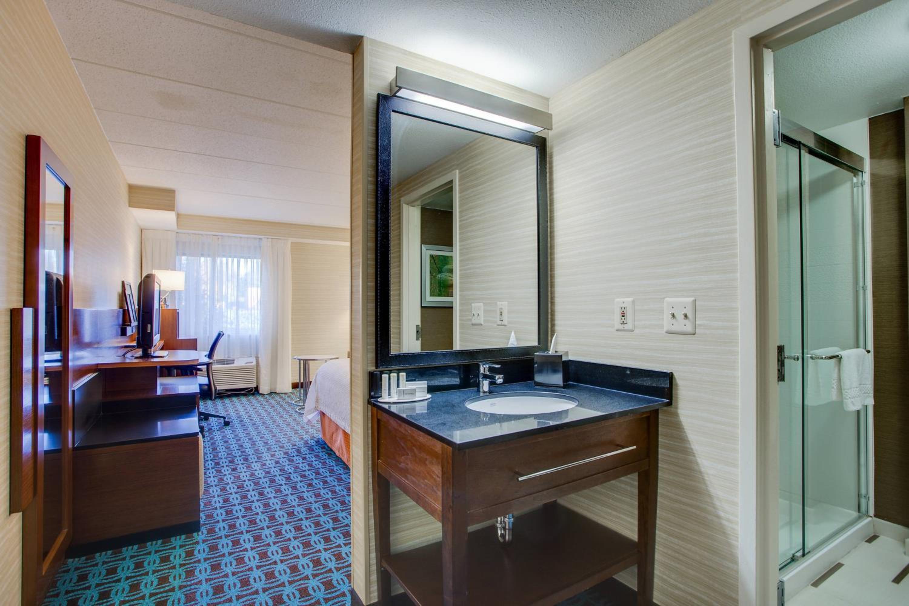 King Room with Sofa Bed and Adapted Tub - Mobility and Hearing Accessible - Photo 2