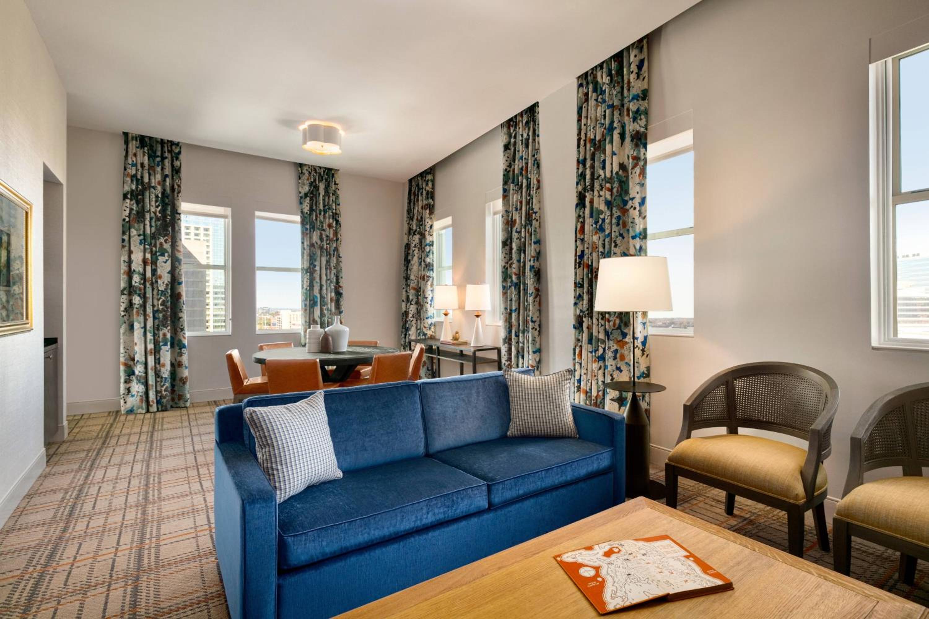 Penthouse King Suite - Photo 4