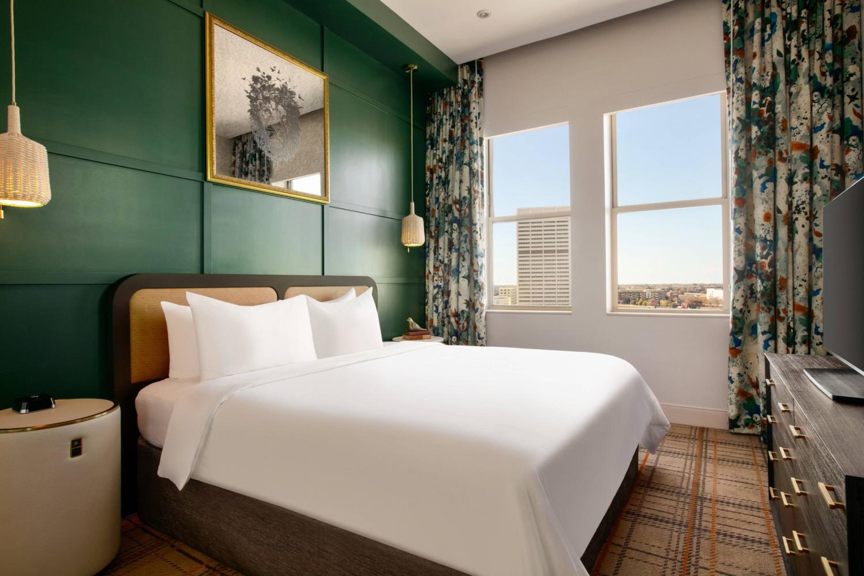 Penthouse King Suite - Photo 7