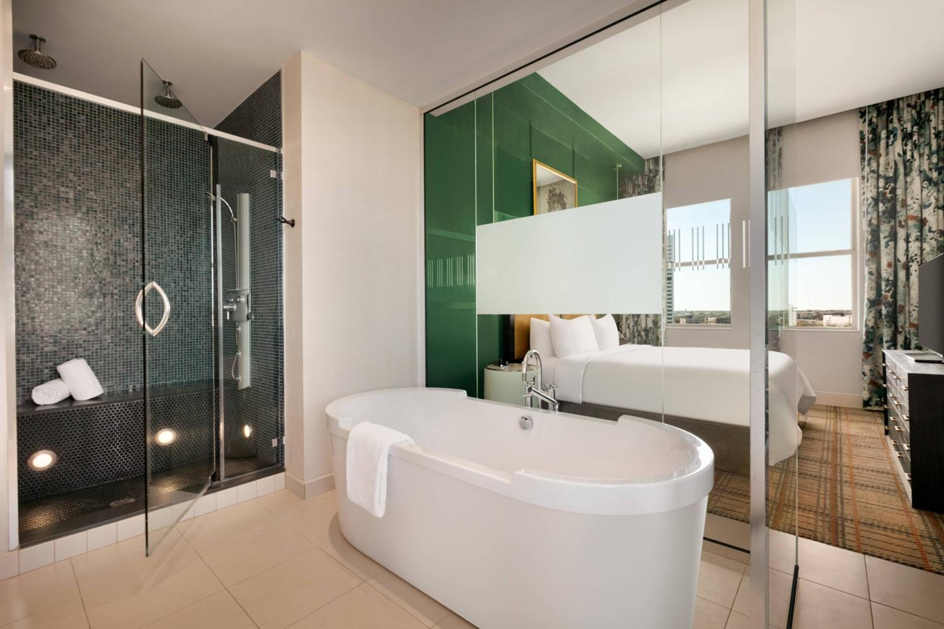 Penthouse King Suite - Photo 6