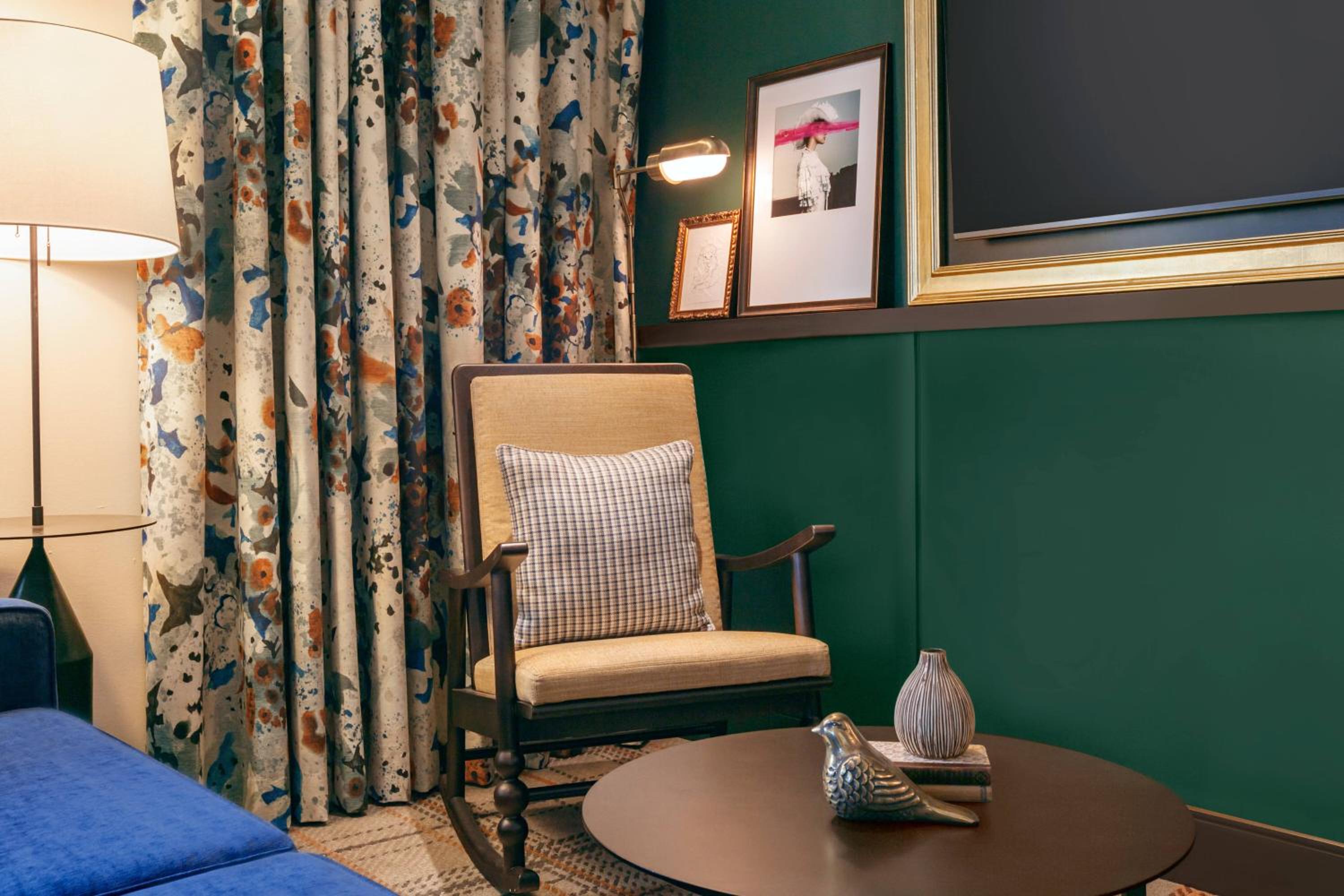 Executive King Suite - Photo 4