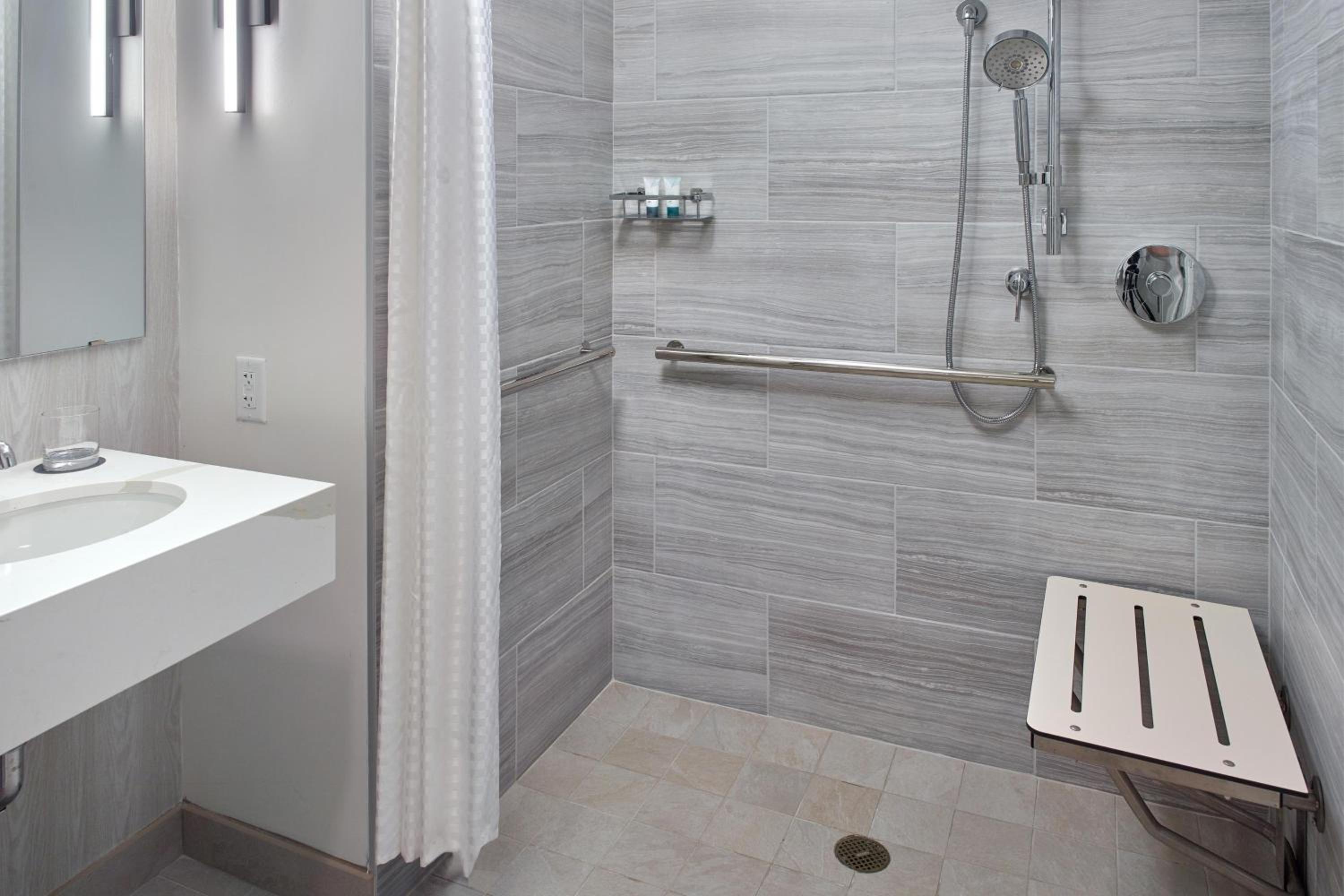 Traditional Double Room with Two Double Beds and Roll-in Shower - Mobility and Hearing Accessible/Low Floor
