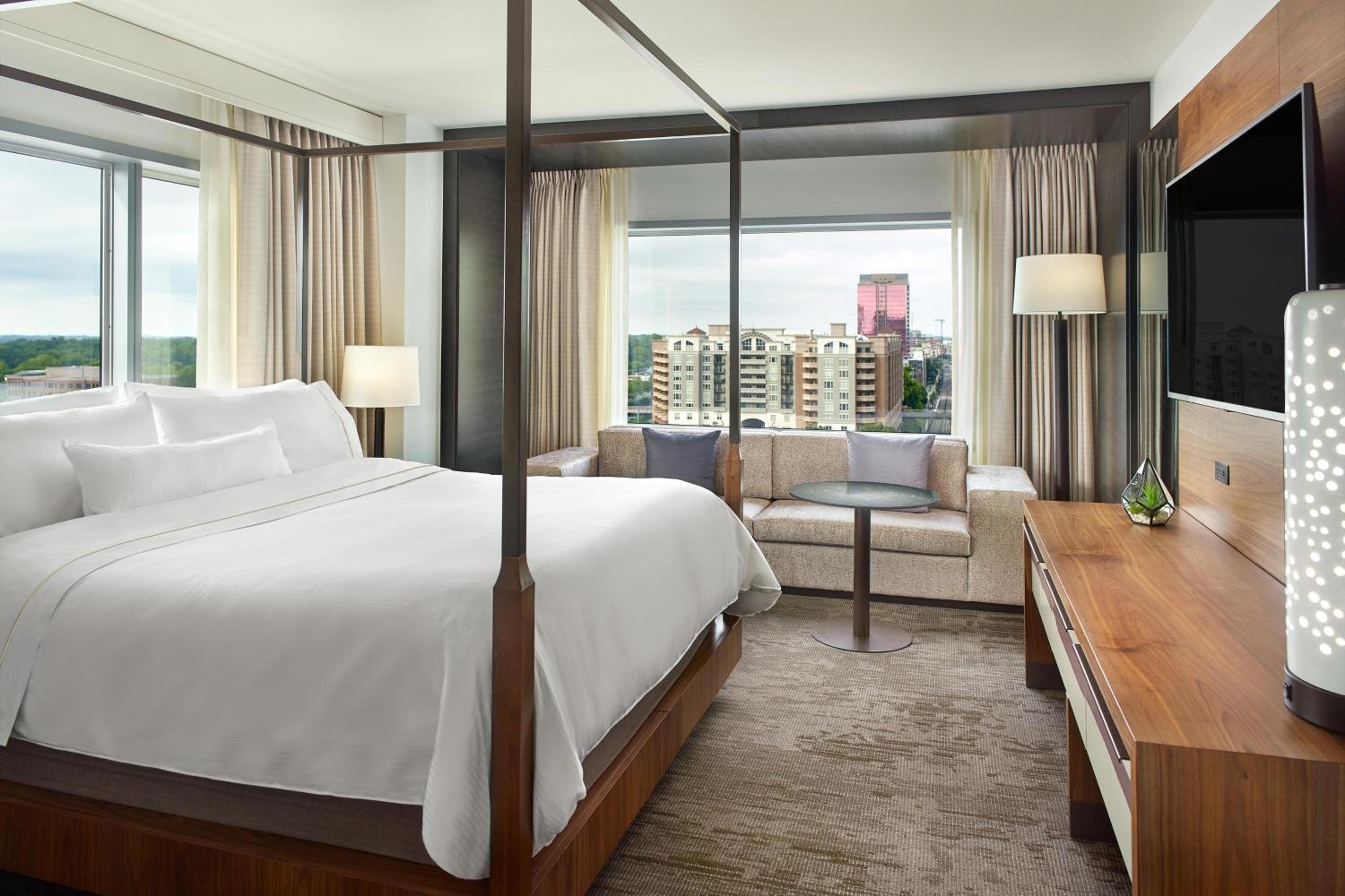 1 Bedroom Executive Suite, 1 King, Corner room, High floor