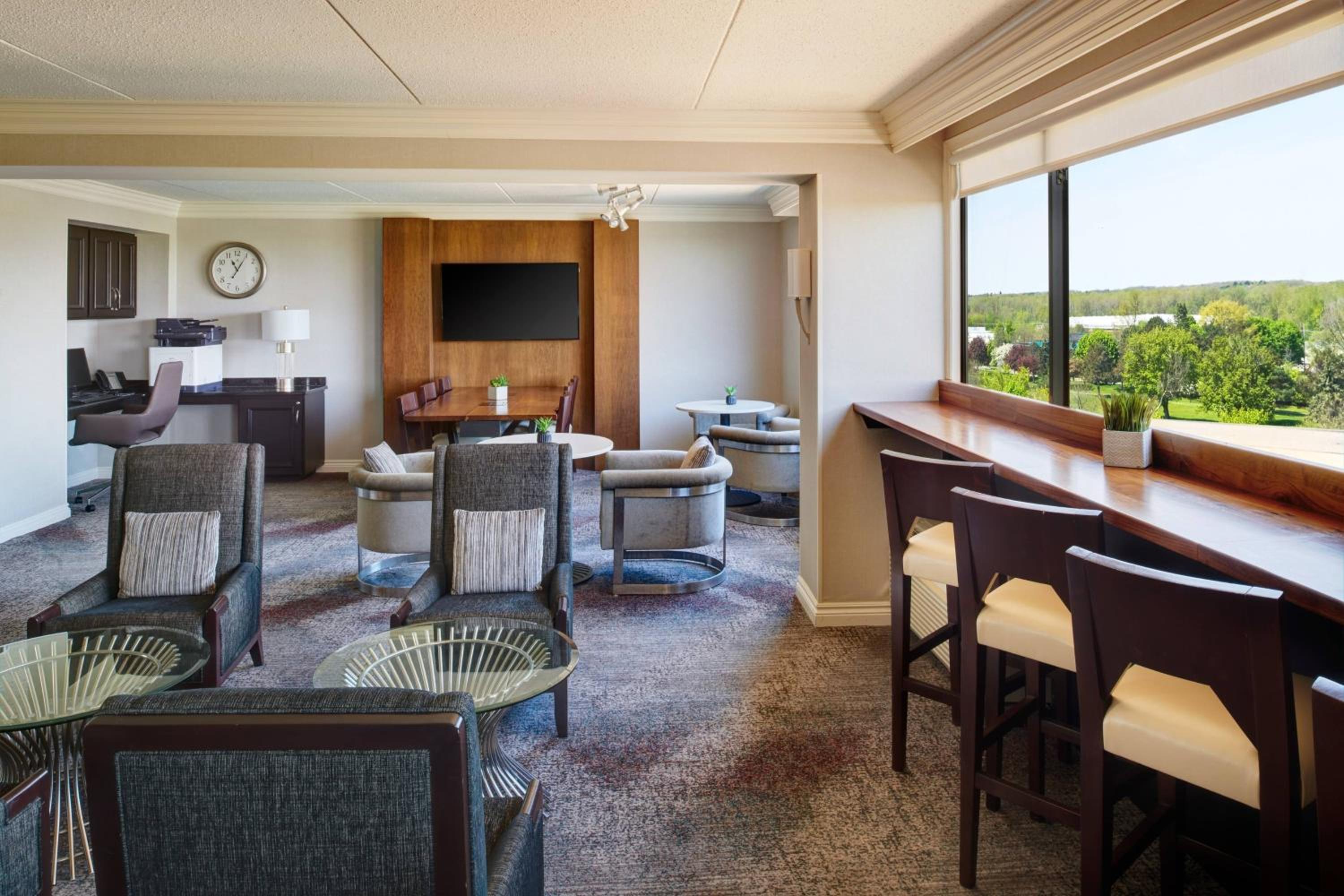 Deluxe King Room - Photo 5