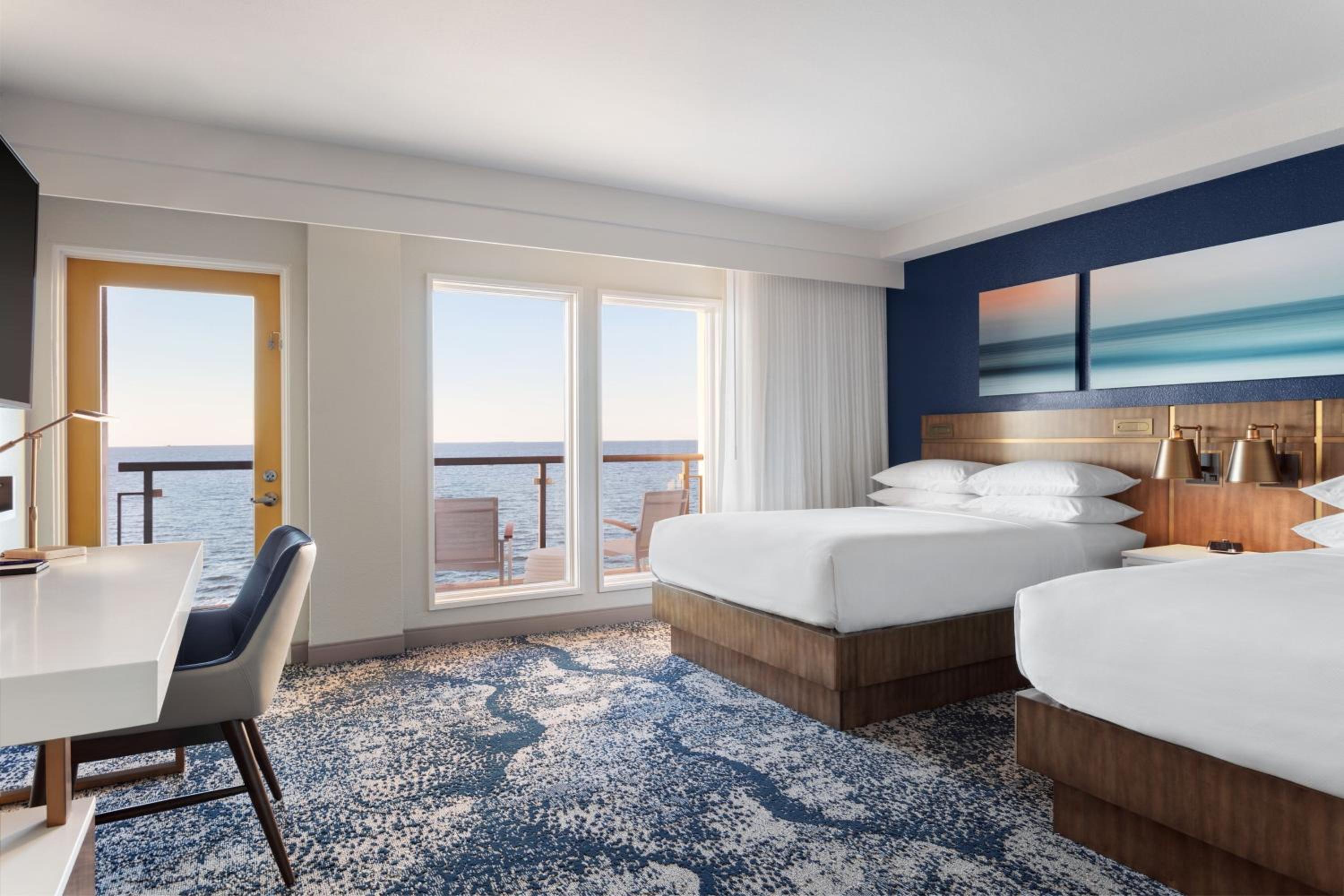 Beachfront Queen Suite with Balcony - Hearing Accessible - Photo 2