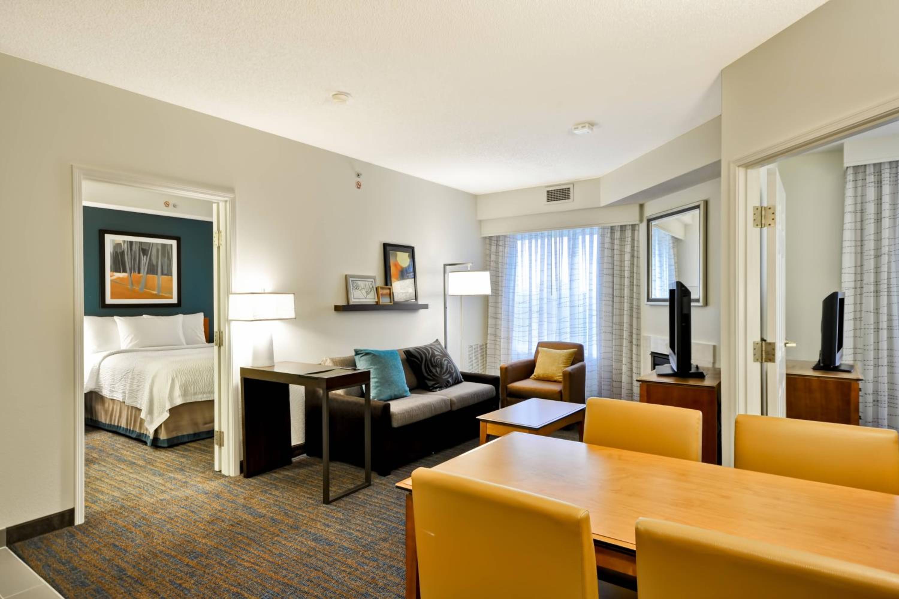 Two-Bedroom Queen Suite - Photo 5