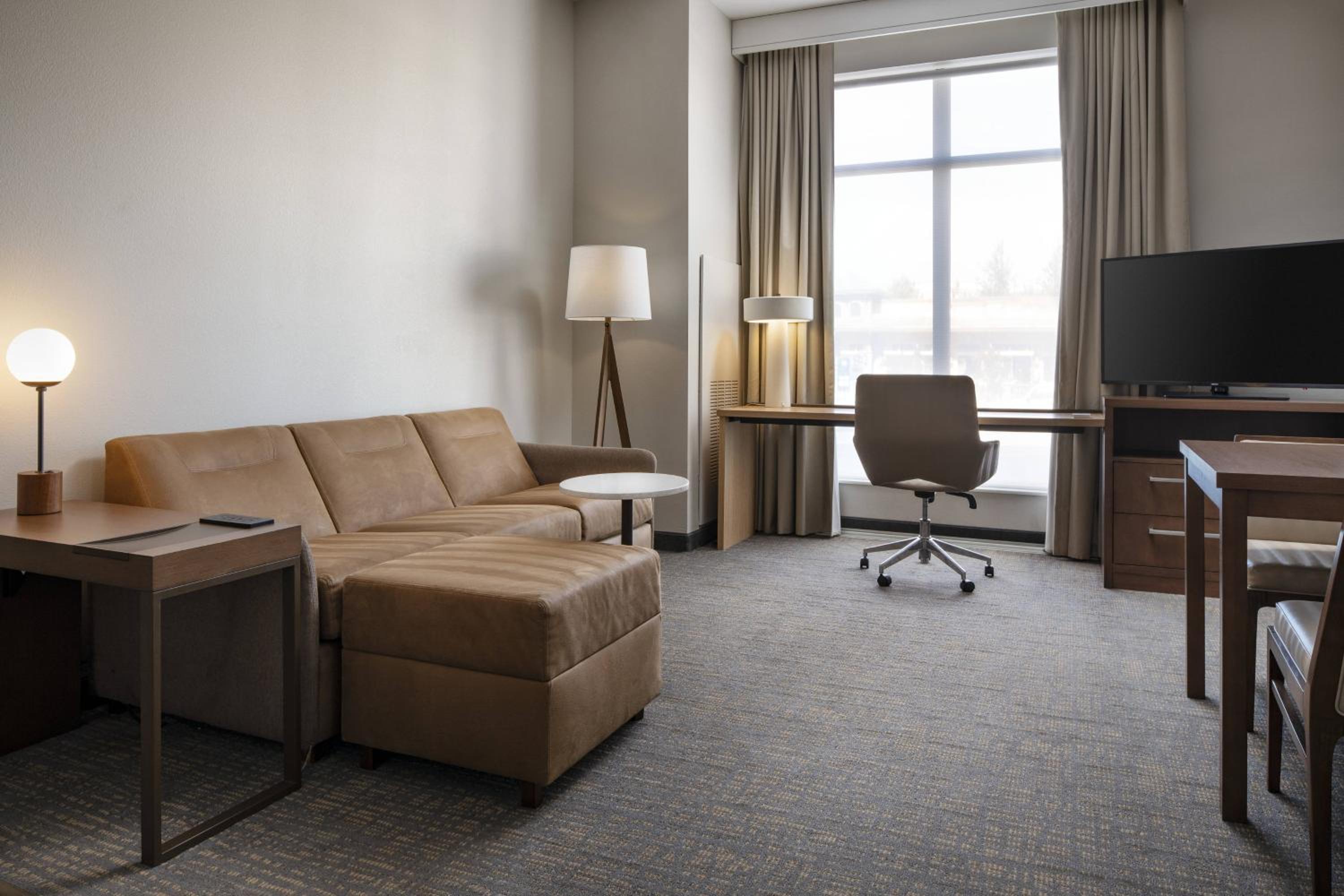 1 Bedroom Suite, 1 King - Photo 3