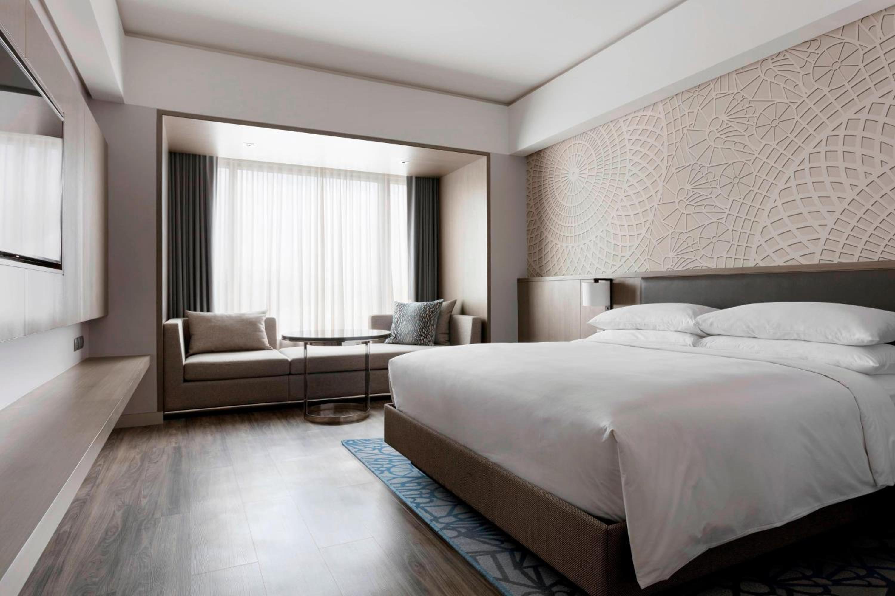 Deluxe King Room - Photo 6