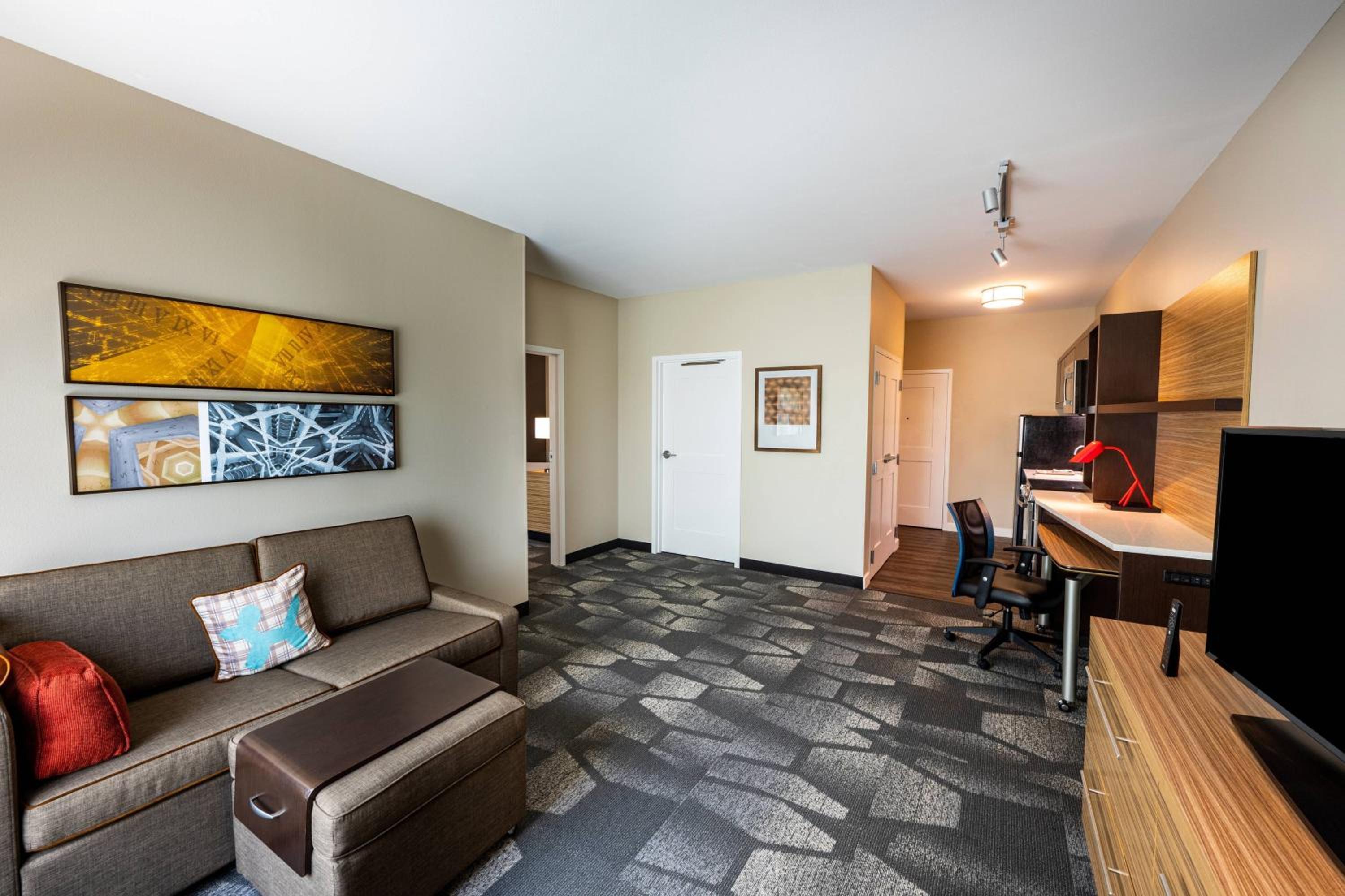 One-Bedroom Queen Suite with Sofa Bed - Photo 3