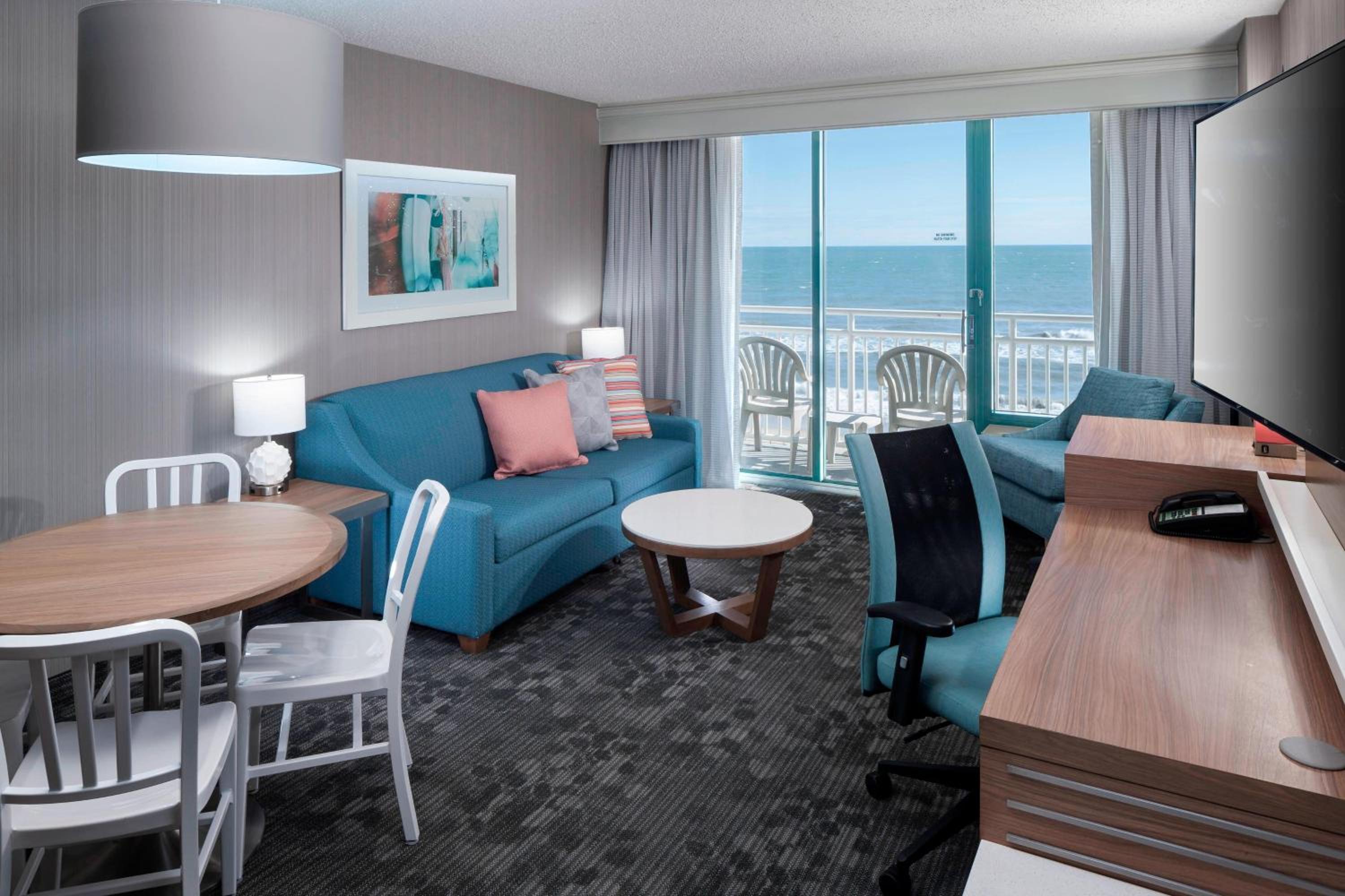 One-Bedroom Suite, 2 Double, Sofa bed, Oceanfront, Corner room