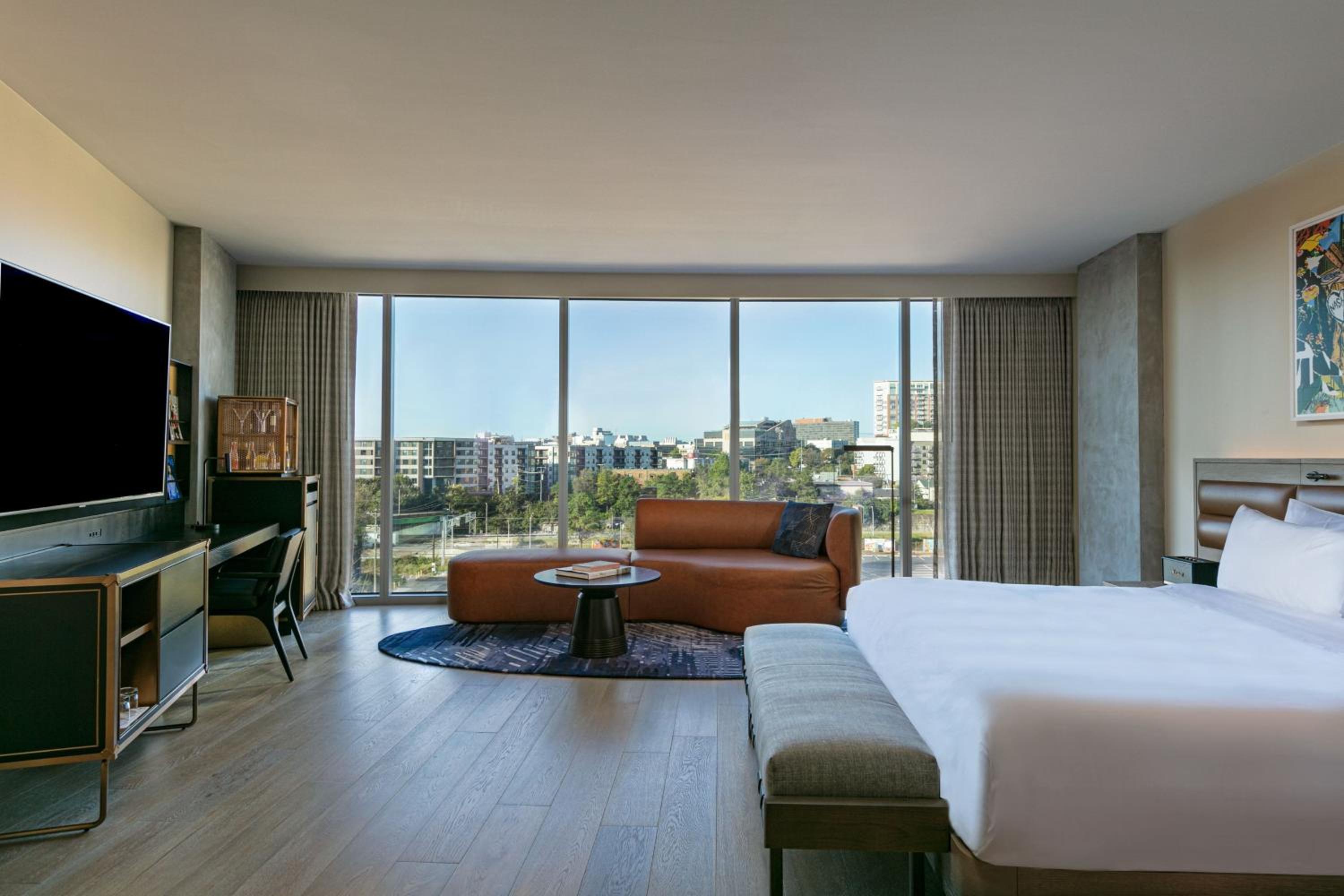  Studio Suite, 1 King - Photo 2