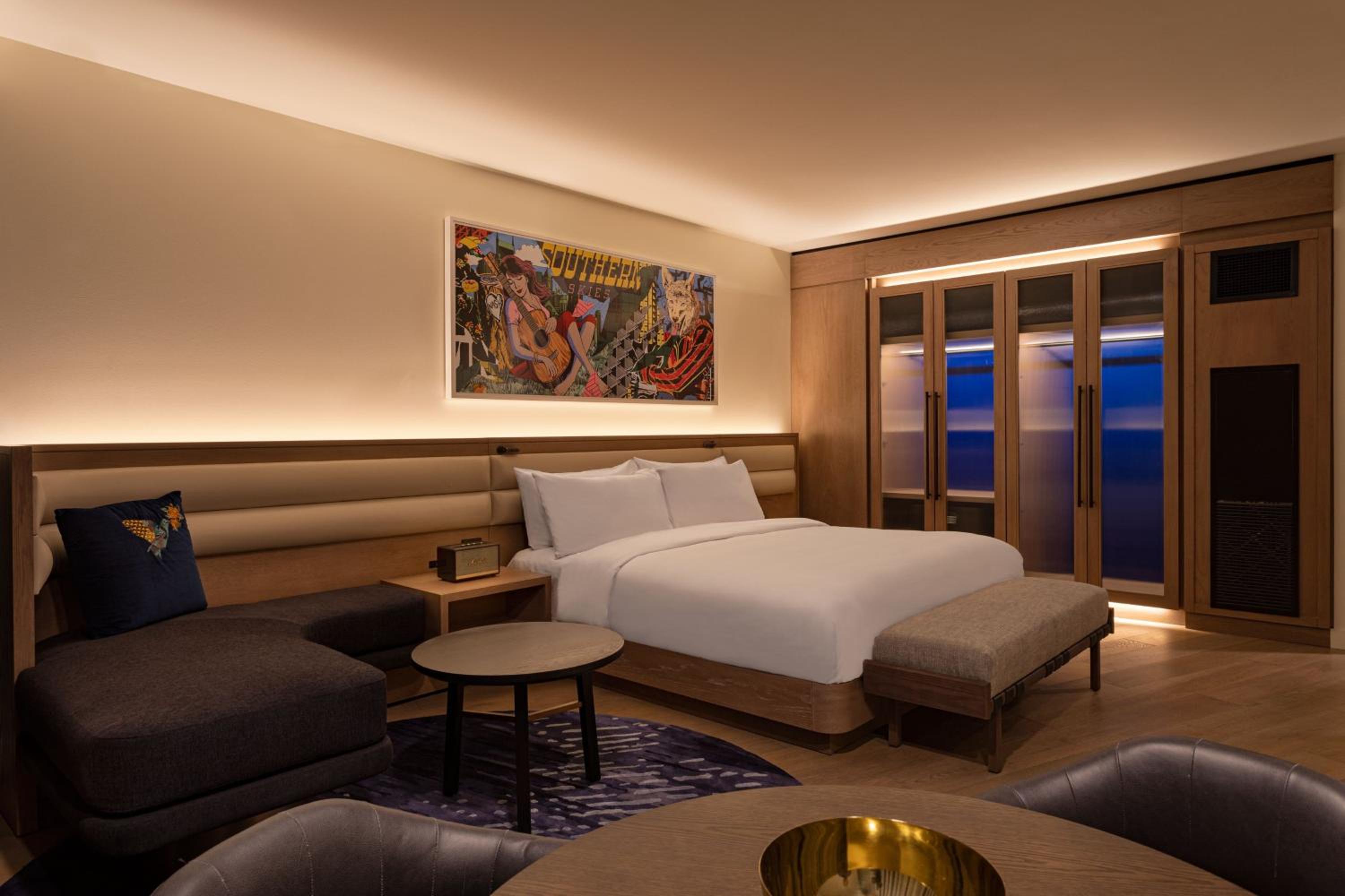  Deluxe Studio Suite, 1 King - Photo 2