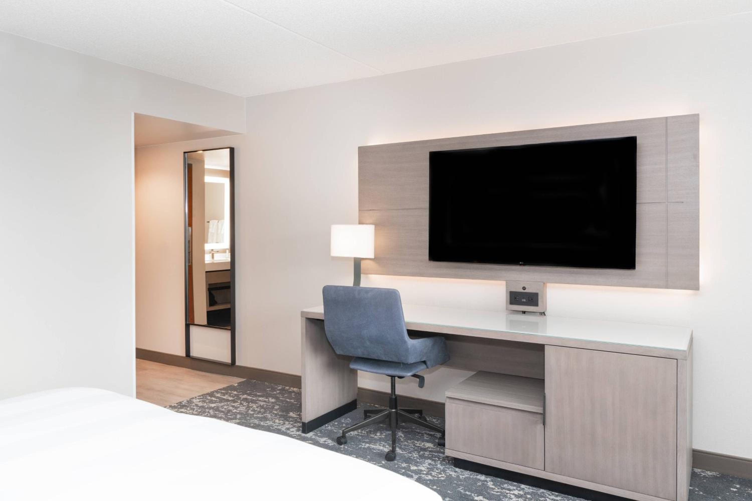 Standard King, Guest room, 1 King - Photo 6