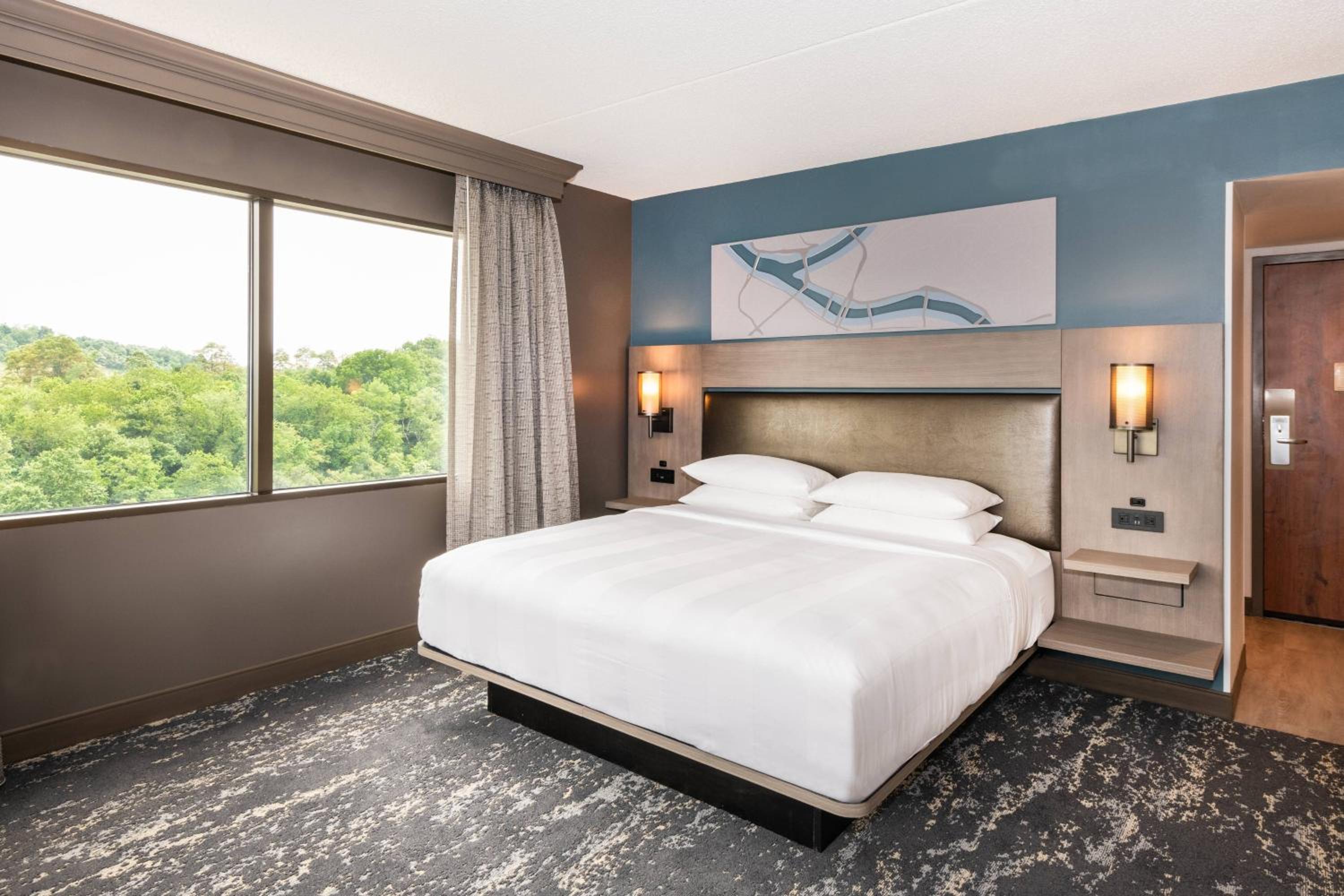 Standard King, Guest room, 1 King - Photo 3