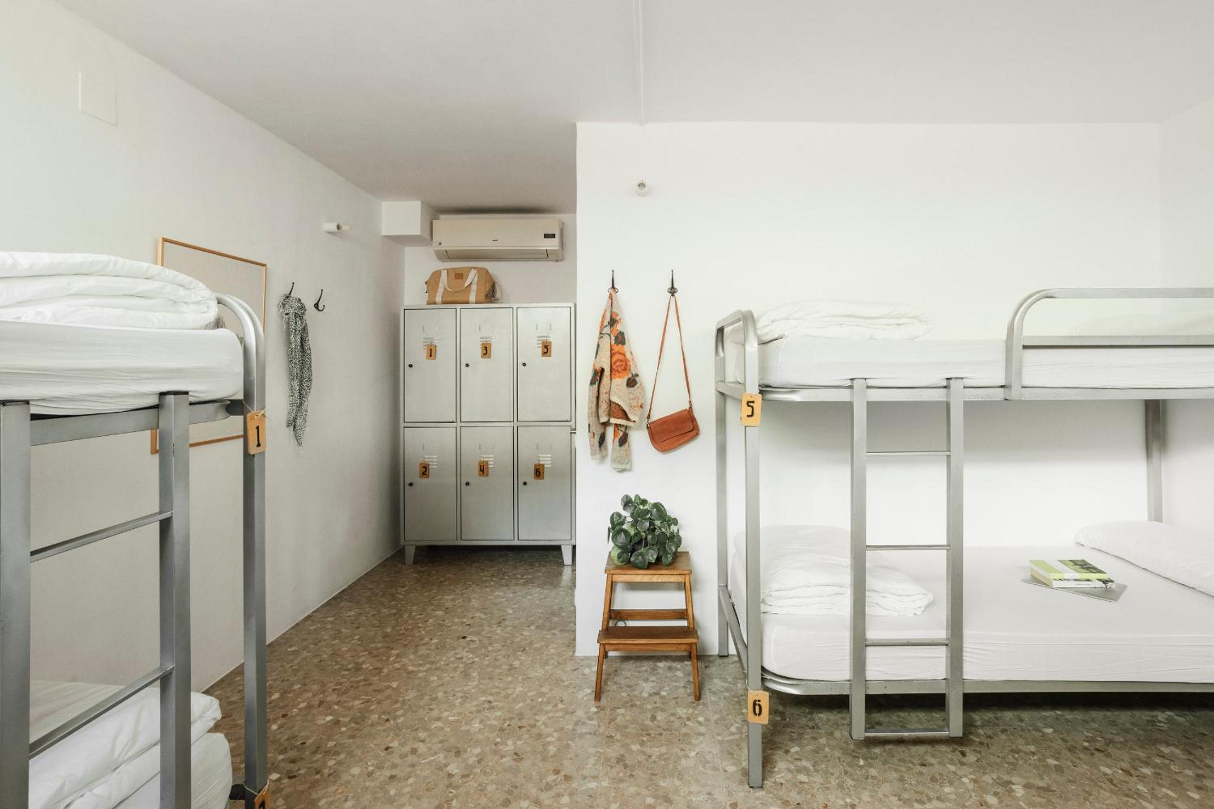 Bed in 6-Bed Female Dormitory Room photo 3