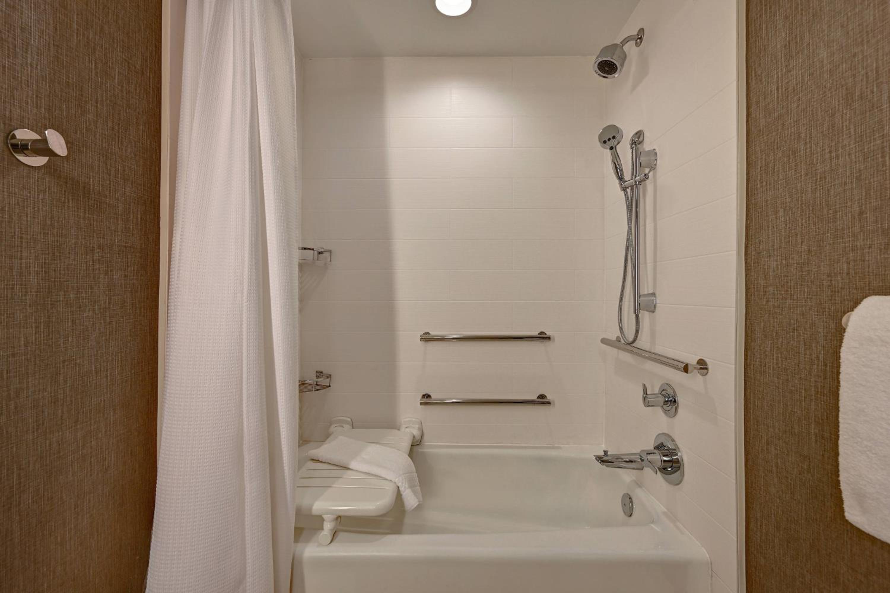 Suite, 1 King, Trundle bed - Photo 6