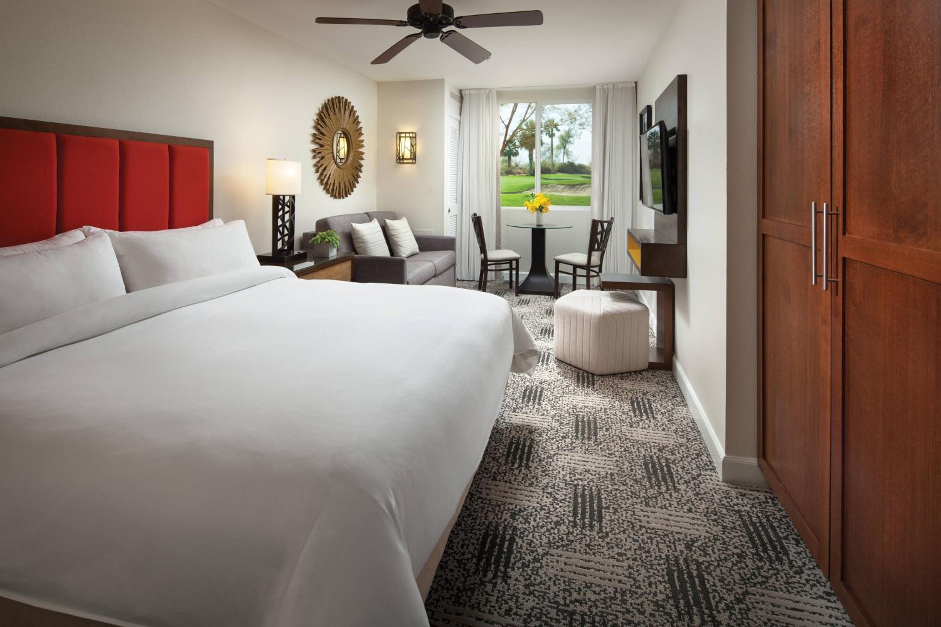 King Room with Sofa Bed - Photo 1