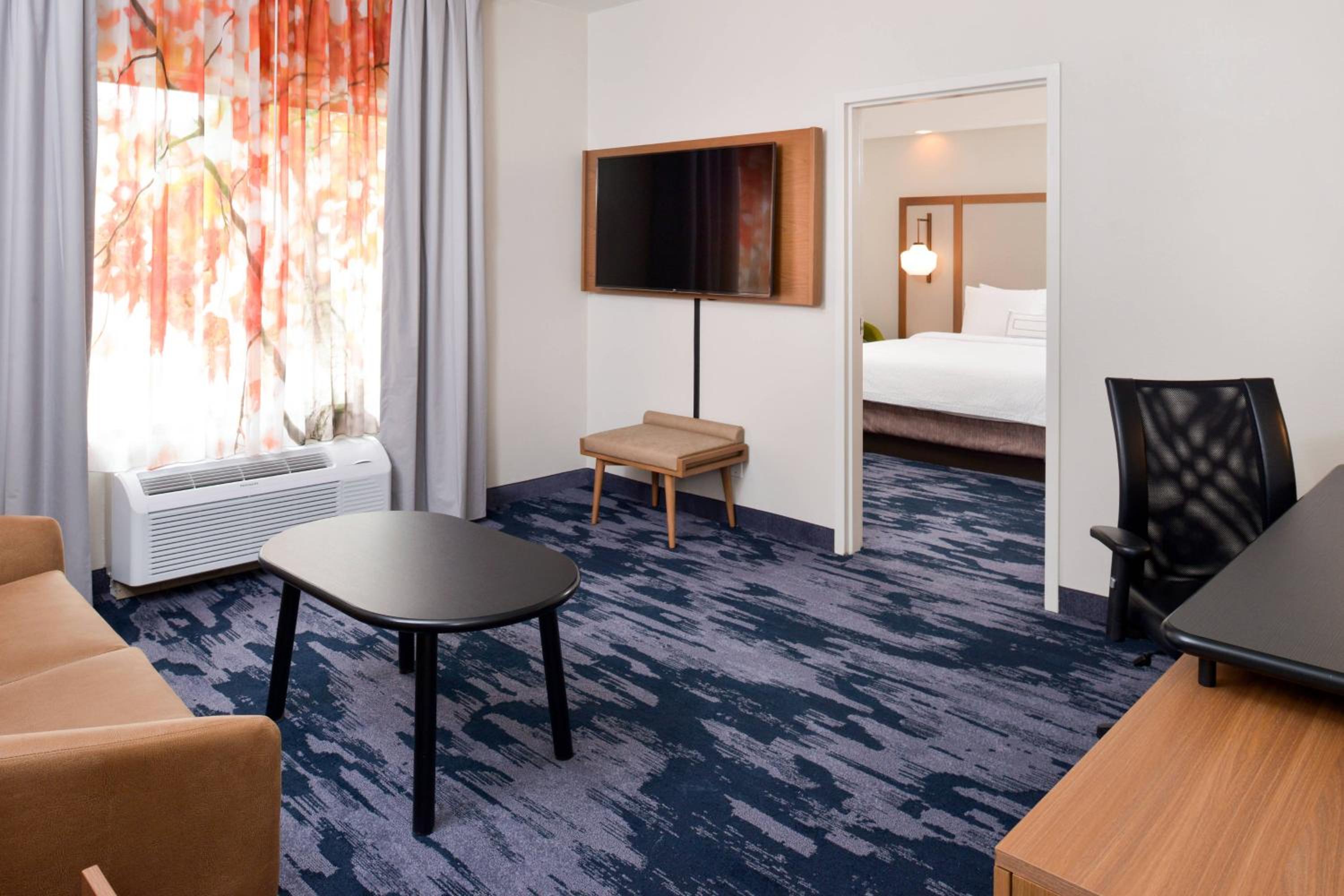 One-Bedroom King Suite - Photo 2