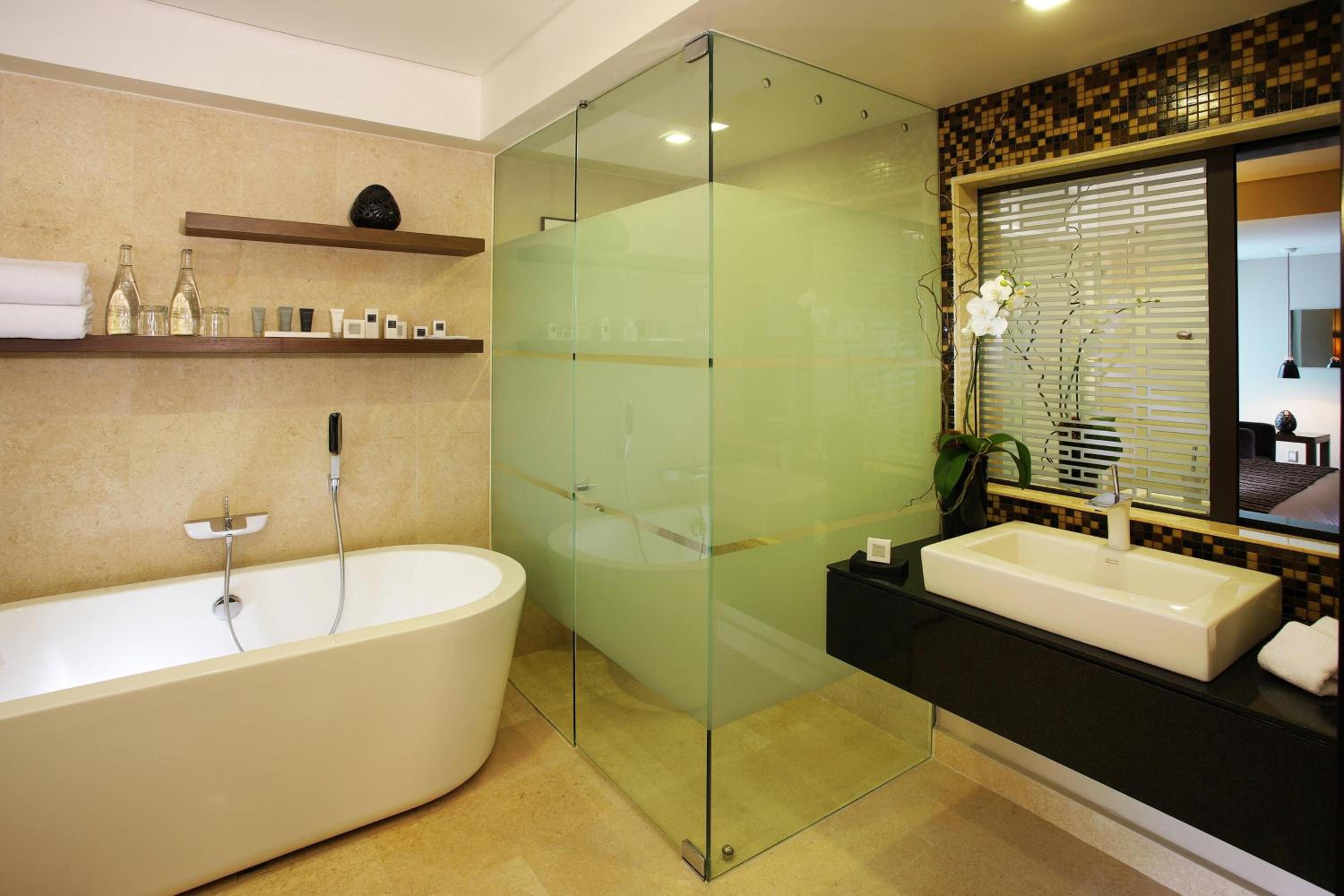 Executive Junior Suite with City View - Photo 9