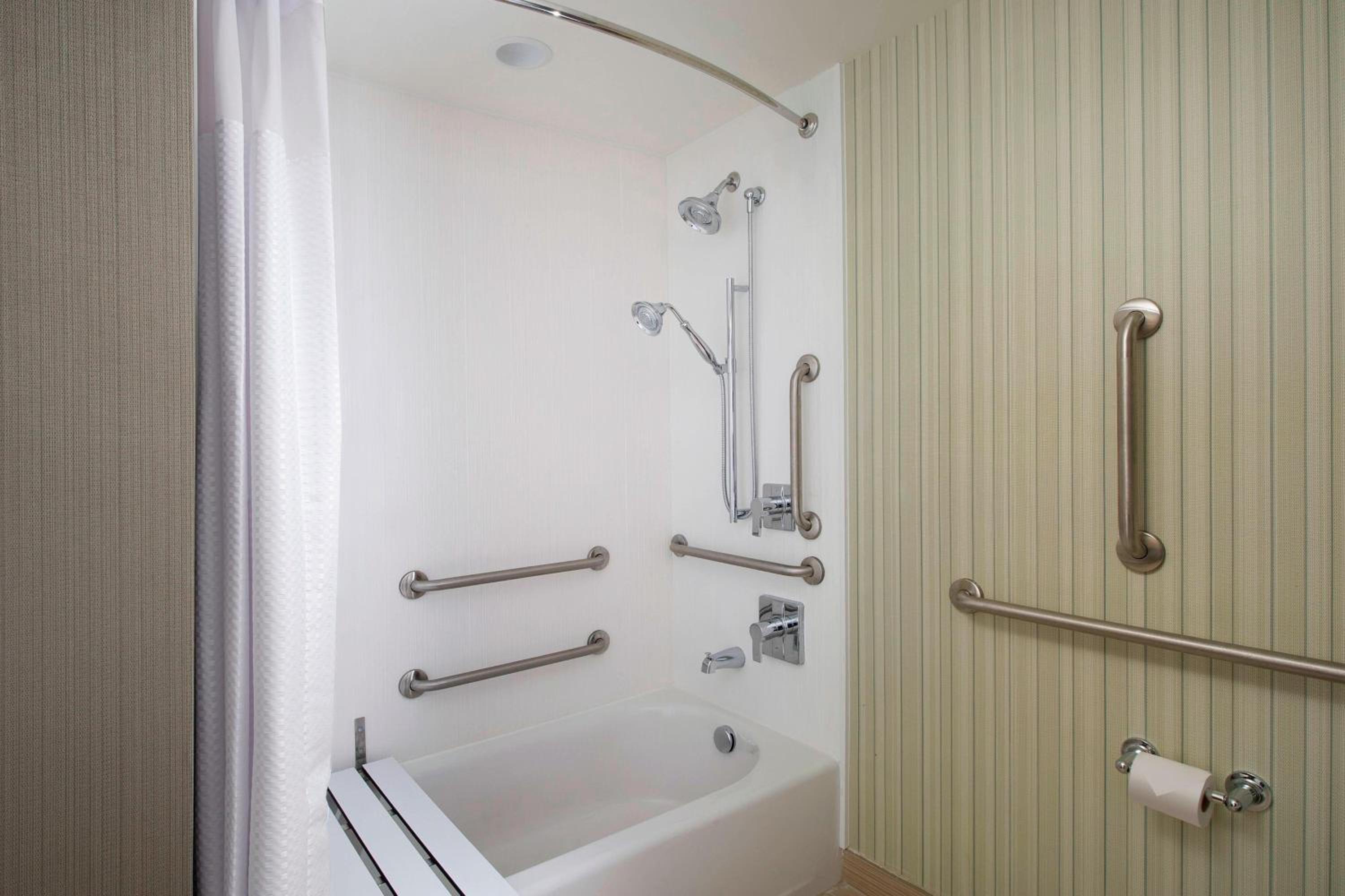 King Room with Sofa Bed and Adapted Tub - Mobility and Hearing Accessible photo 2