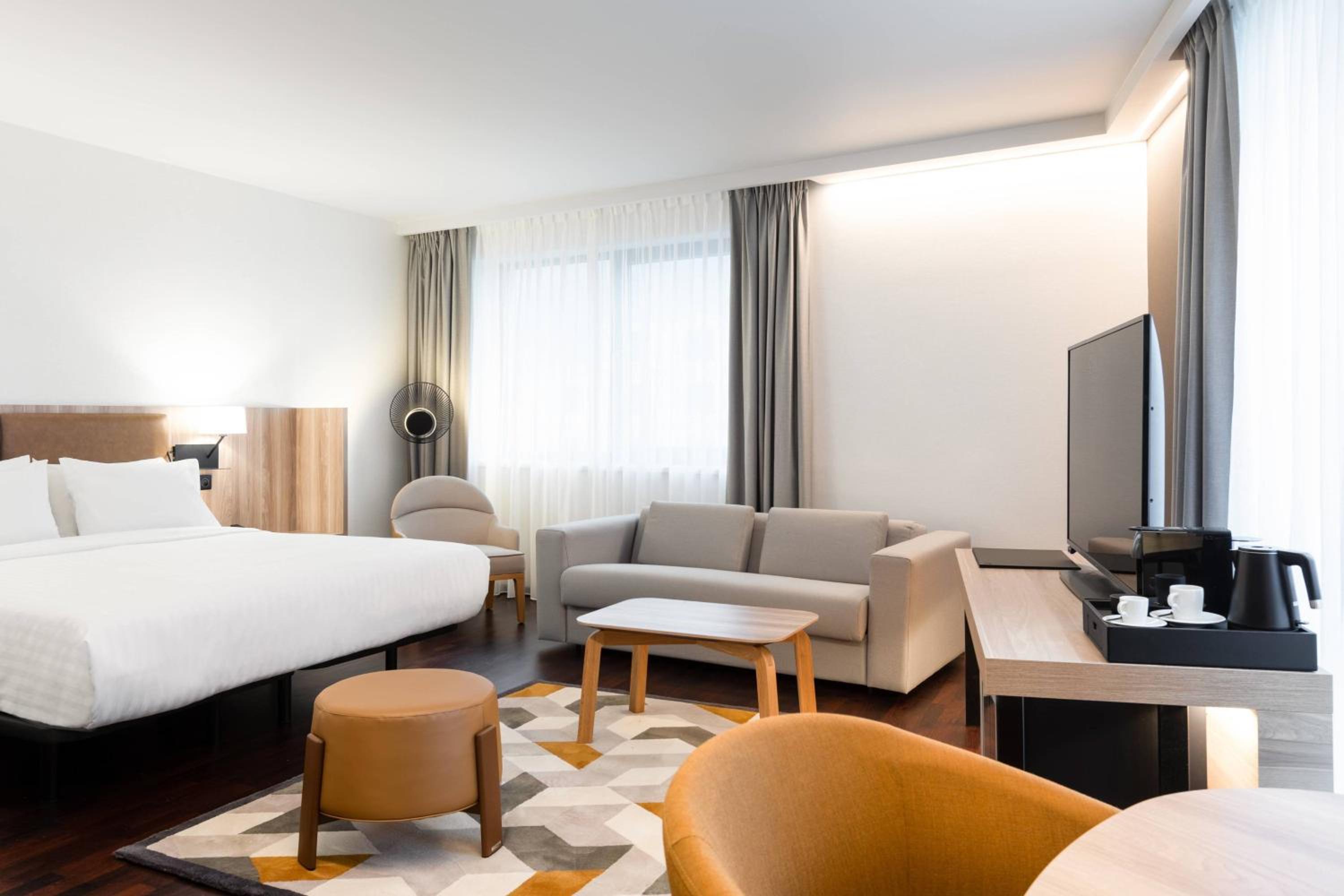 Executive King Room with Sofa Bed photo 1