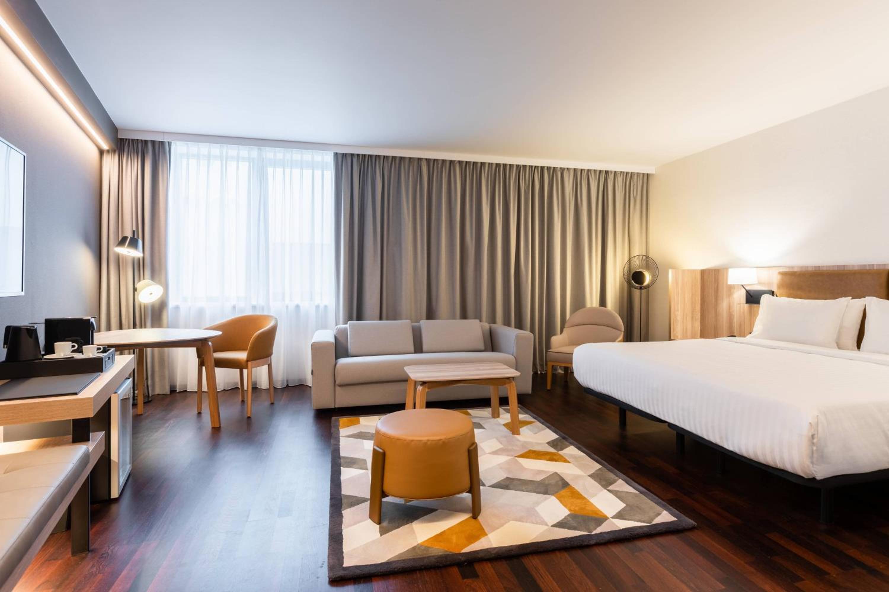 Executive King Room with Sofa Bed photo 2
