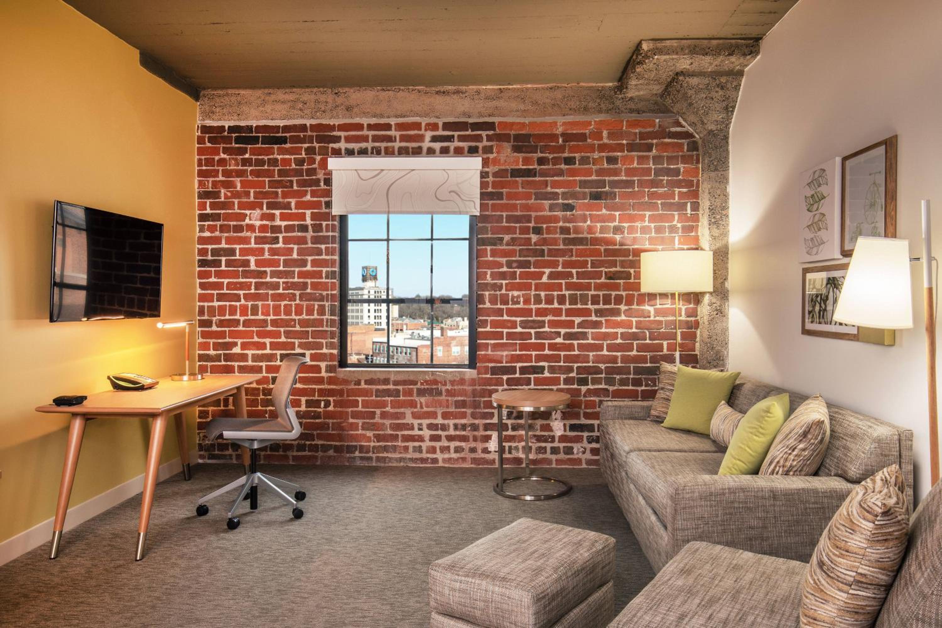 Executive Suite, King, Alternate bed: sofa bed