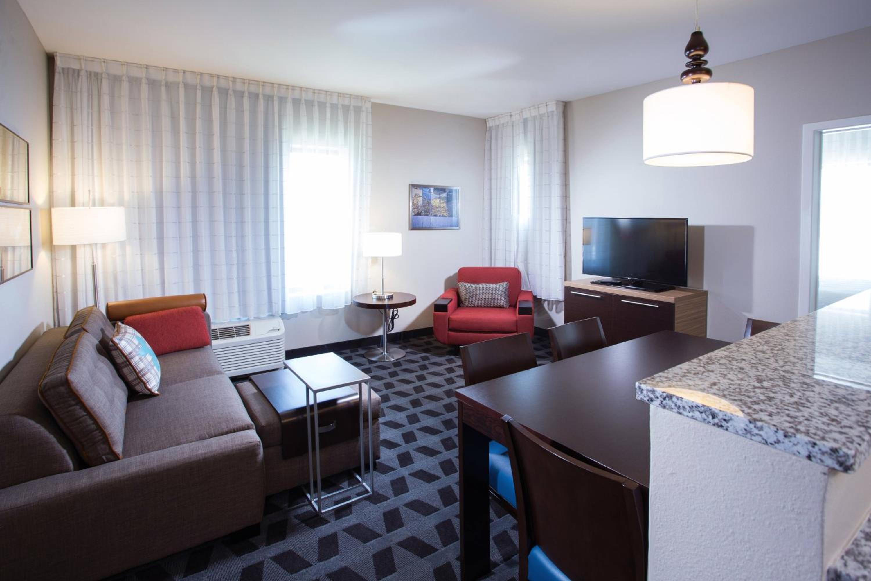 Standard King Room with Roll-in Shower - Mobility Accessible photo 1