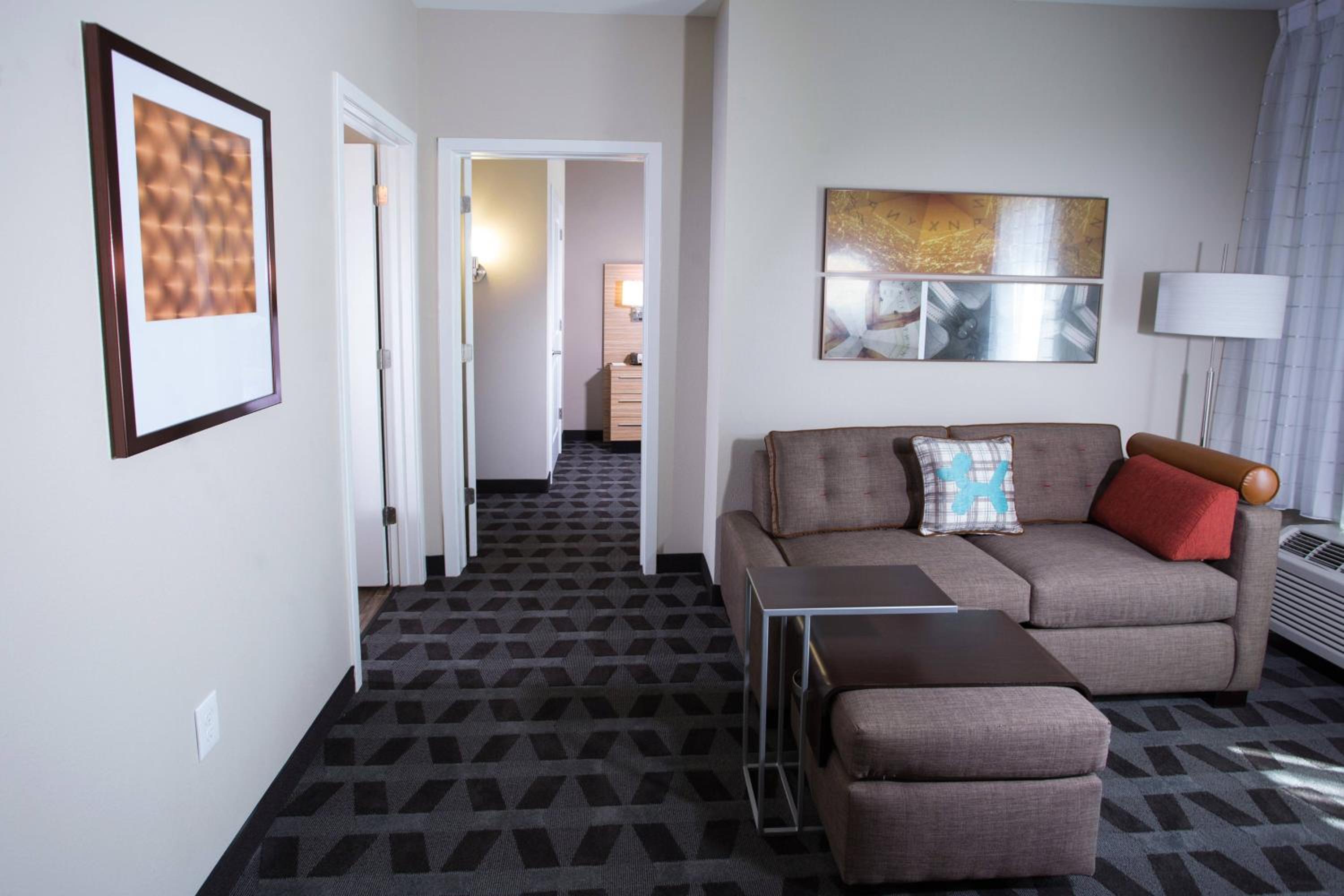 King Studio with Sofa Bed - Hearing Accessible photo 2