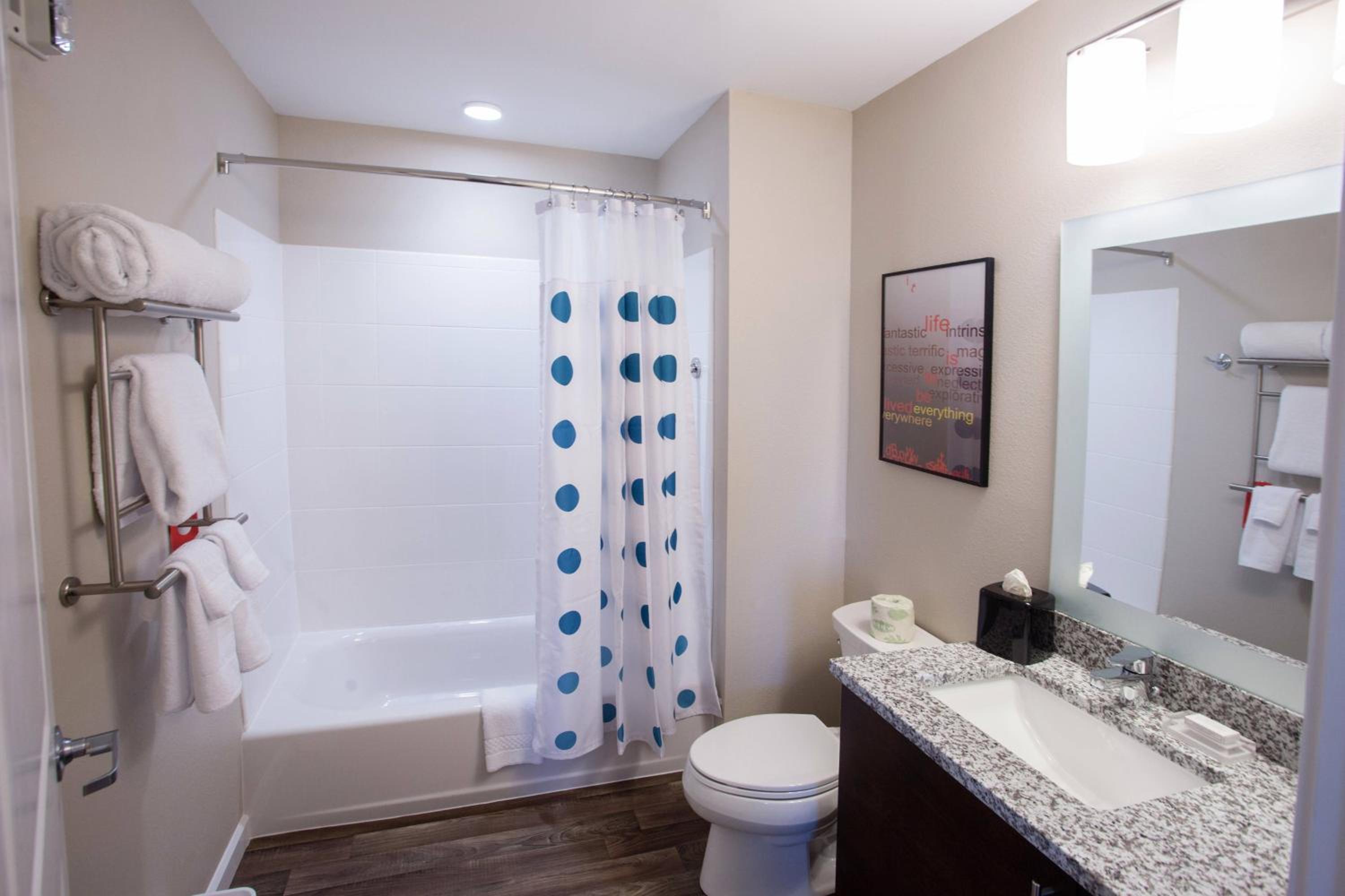 King Studio with Sofa Bed and Adapted Tub - Mobility Accessible photo 2